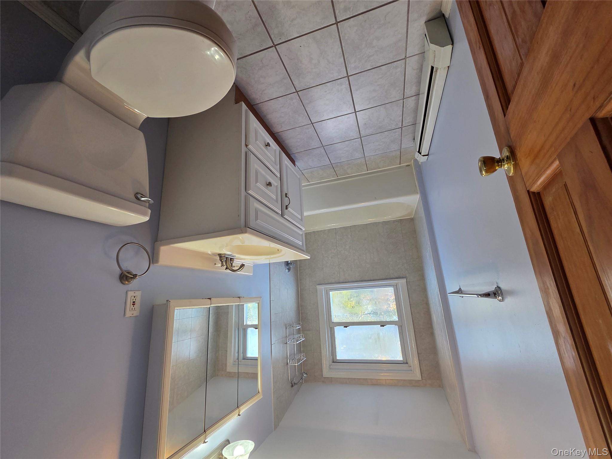 #13 photo, 220 Raff Avenue, ナッソー郡 Mineola , NY 11501