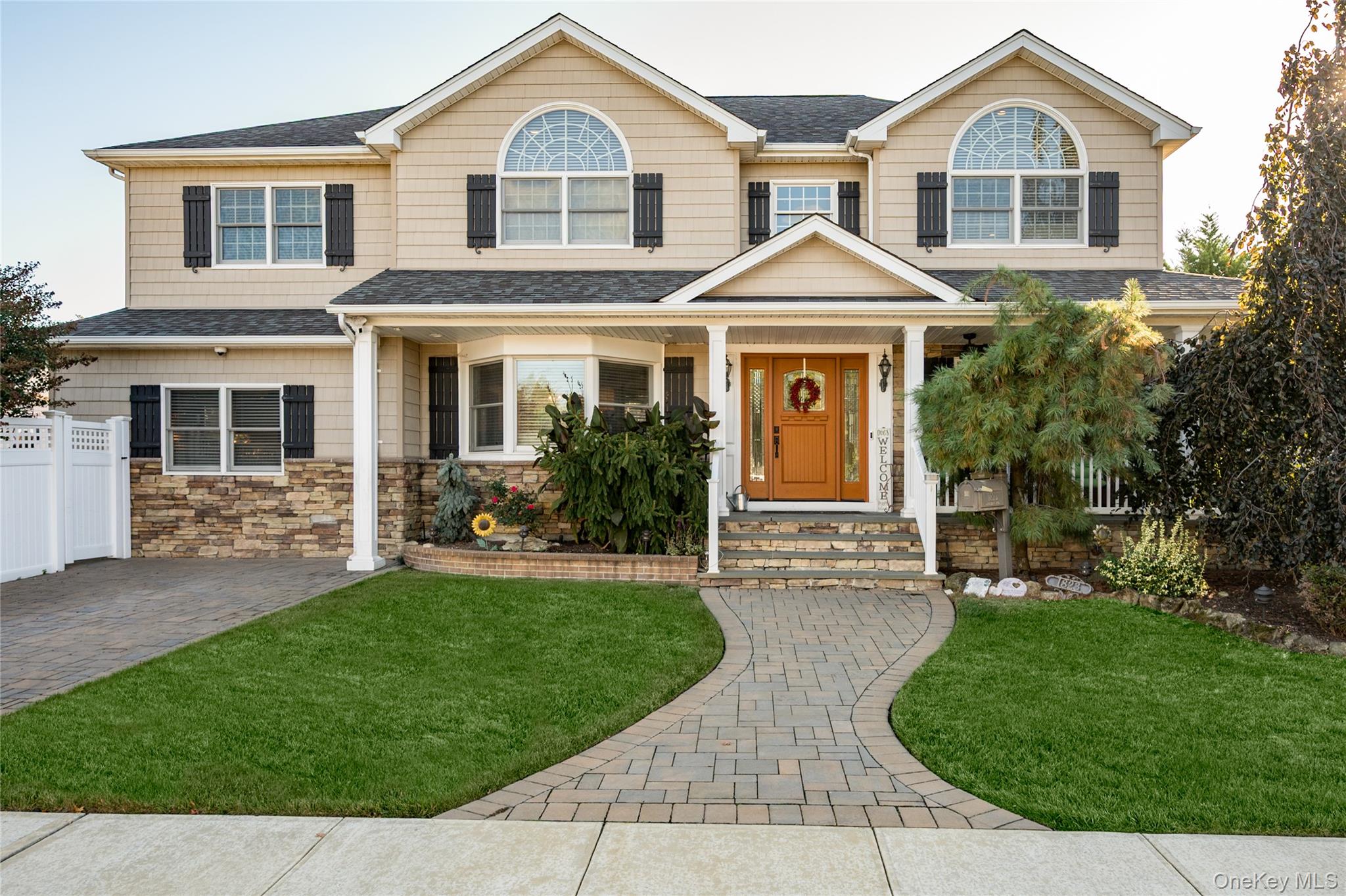 #1 photo, 1823 Lincoln Avenue, नासाउ काउंटी Seaford , NY 11783