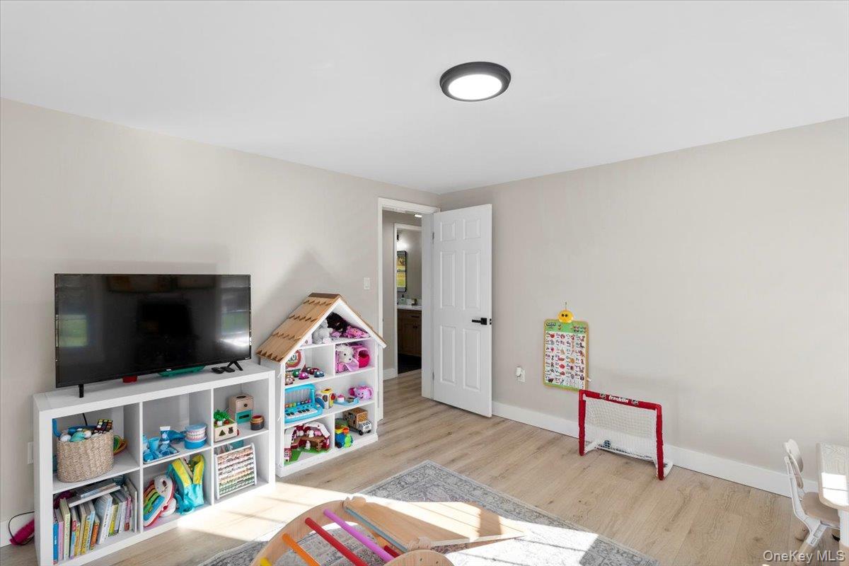 #20 photo, 11 Mountain View Way, Call Listing Agent , NY 12090