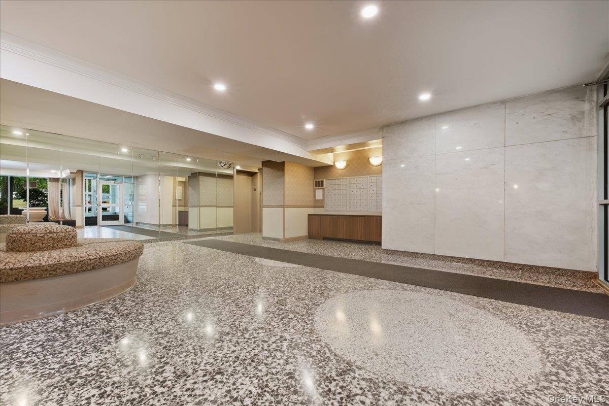 #3 photo, 21140 18th Avenue, クイーンズ区 Bayside , NY 11360