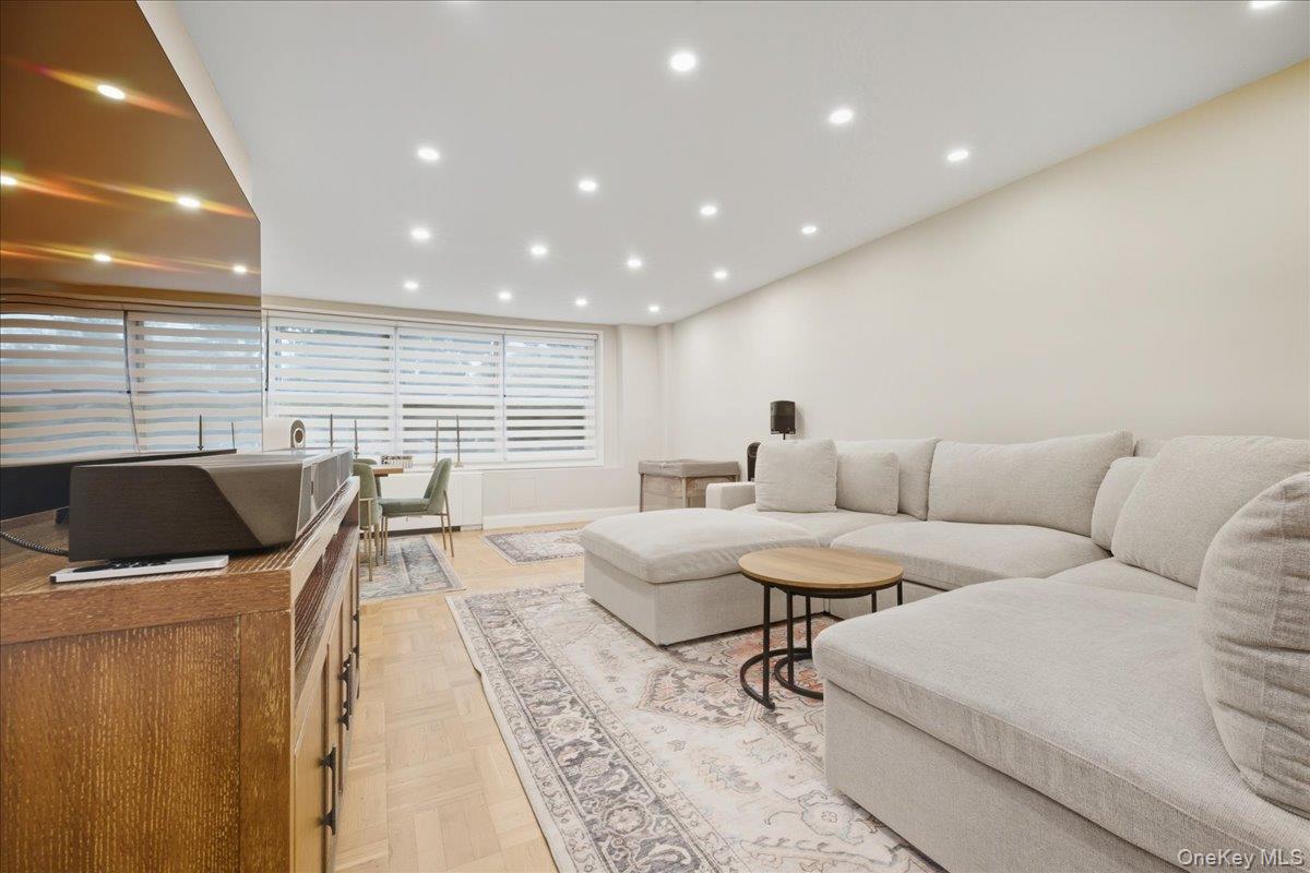 #6 photo, 21140 18th Avenue, クイーンズ区 Bayside , NY 11360