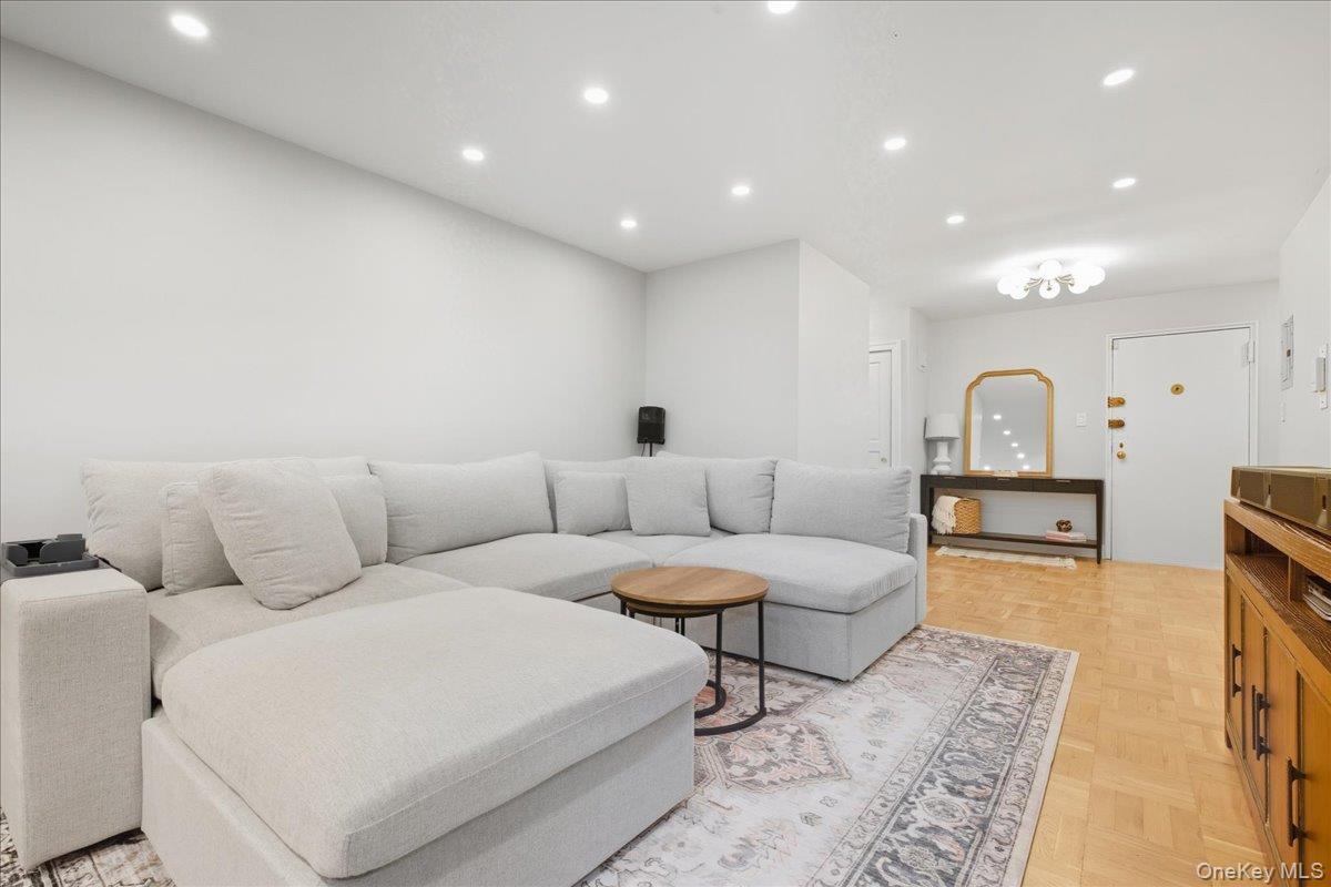 #7 photo, 21140 18th Avenue, クイーンズ区 Bayside , NY 11360