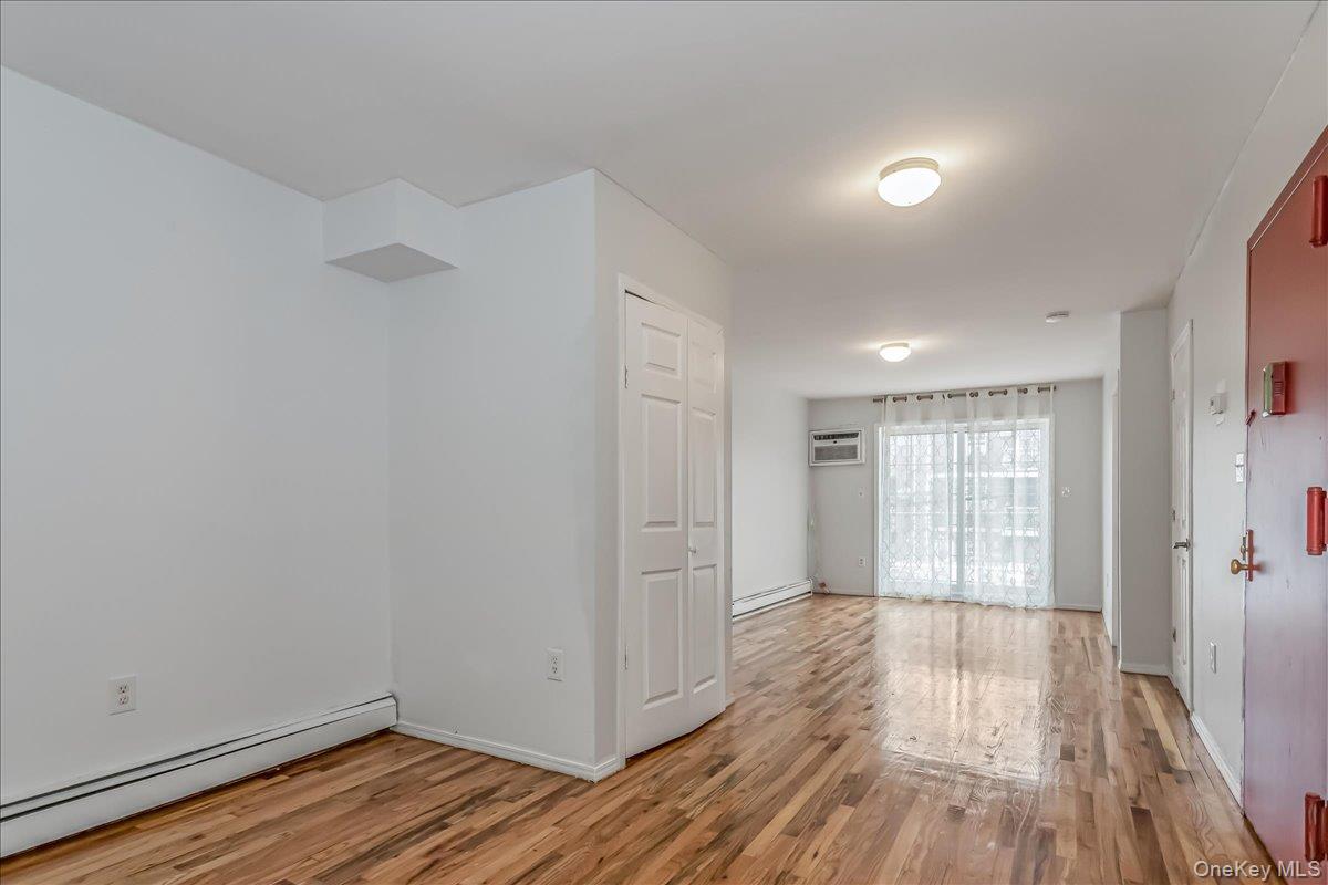 #12 photo, 94-86 218th Street, クイーンズ区 Queens Village , NY 11428