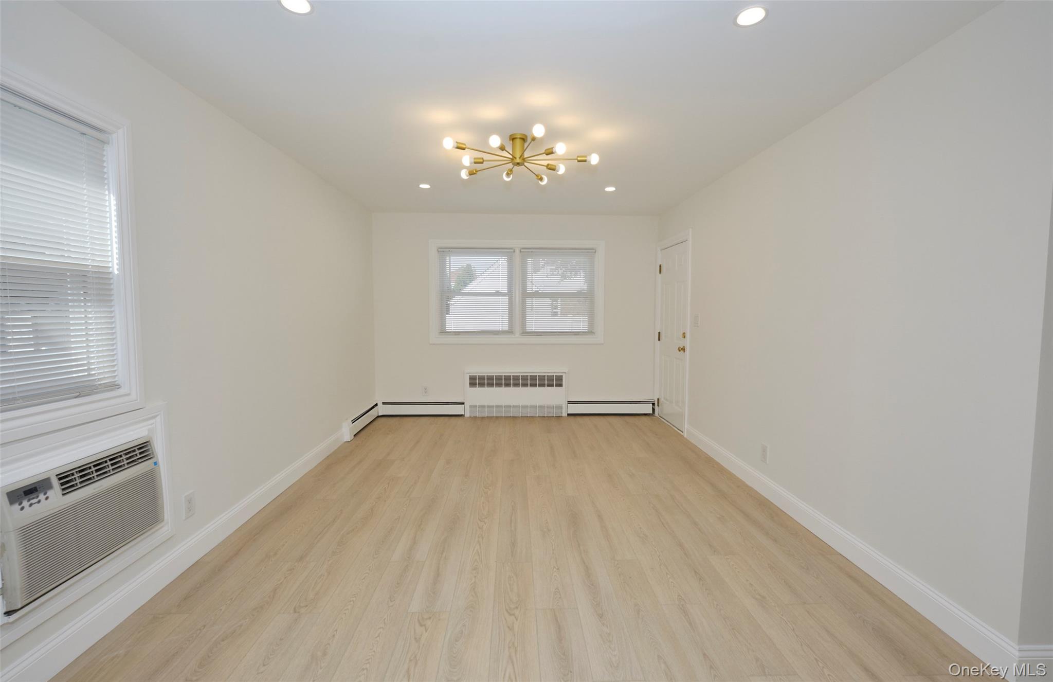 #15 photo, 9 Court Street, ナッソー郡 Elmont , NY 11003