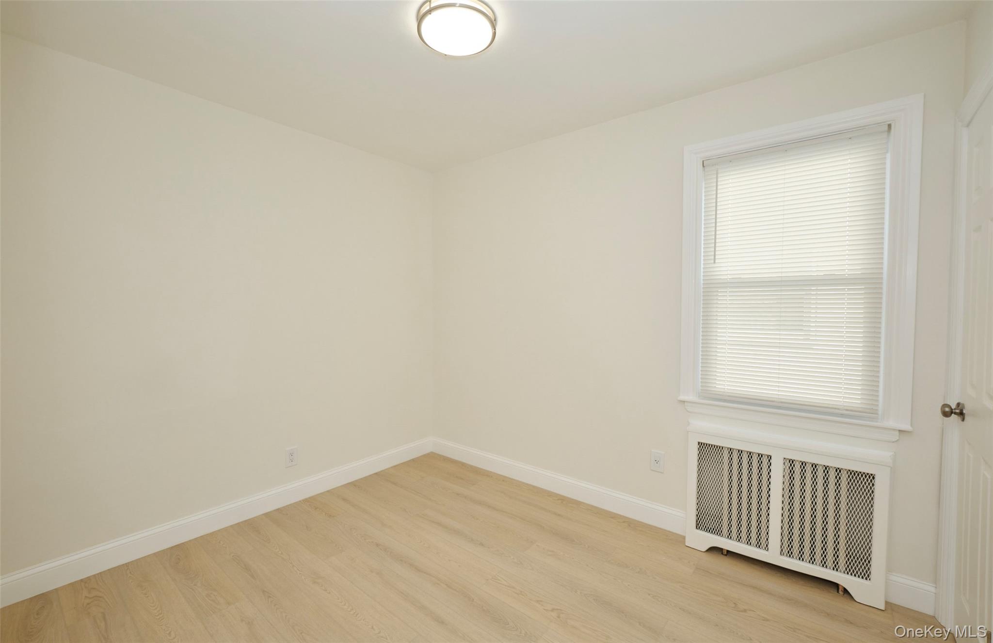 #17 photo, 9 Court Street, ナッソー郡 Elmont , NY 11003