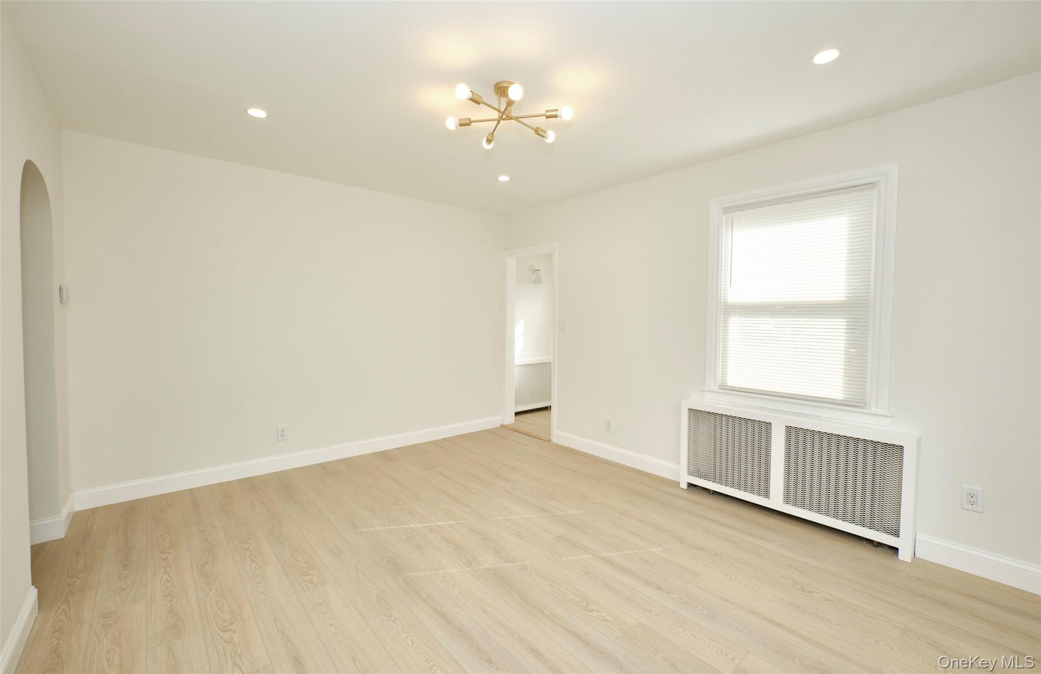 #6 photo, 9 Court Street, ナッソー郡 Elmont , NY 11003