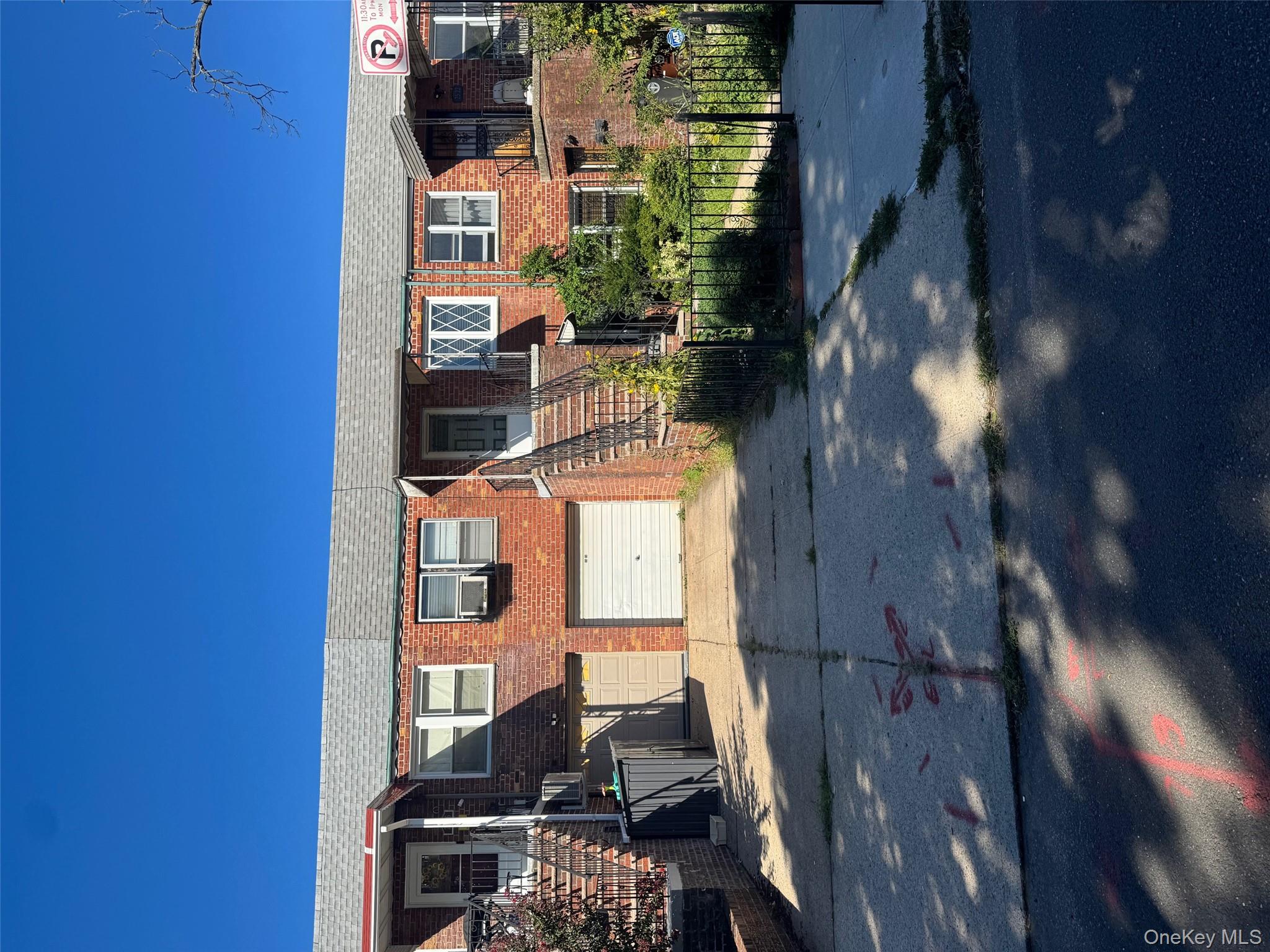 #1 photo, 2524 72nd Street, クイーンズ区 East Elmhurst , NY 11370