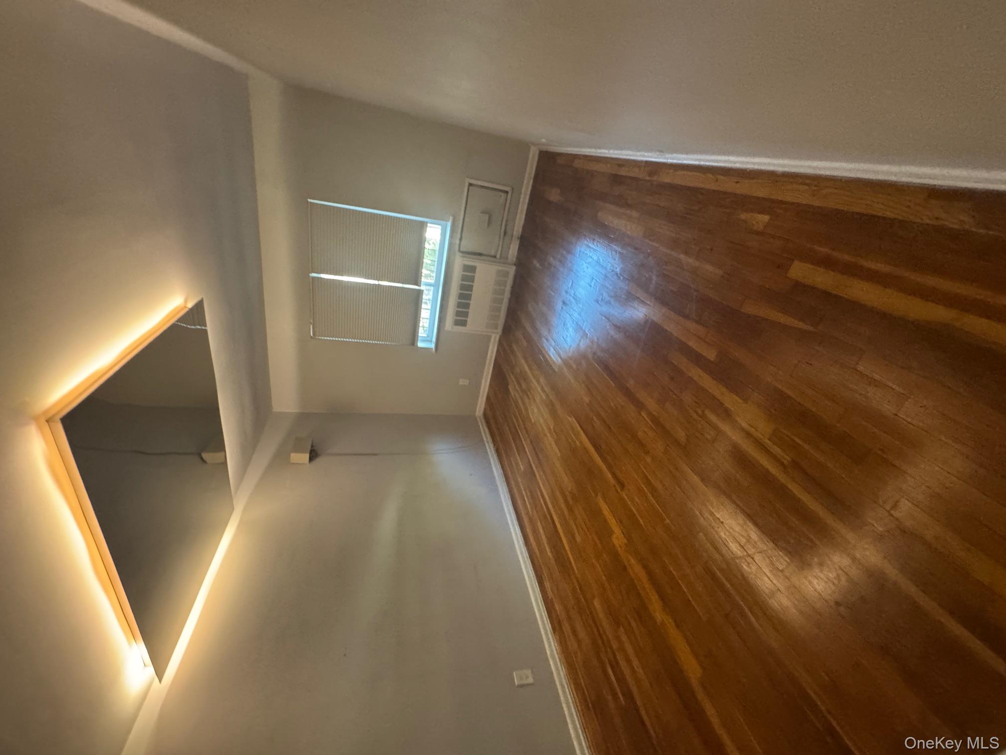 #5 photo, 2524 72nd Street, クイーンズ区 East Elmhurst , NY 11370