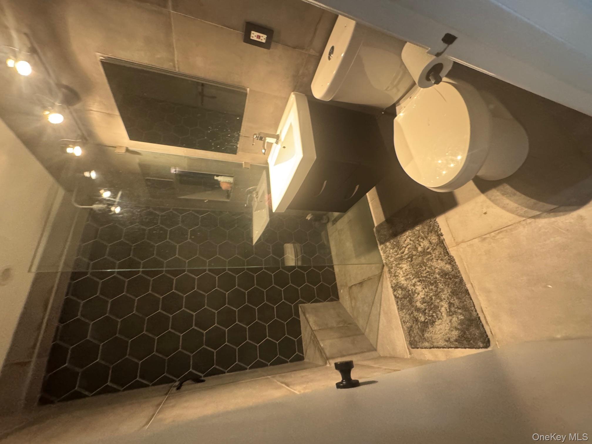 #6 photo, 2524 72nd Street, クイーンズ区 East Elmhurst , NY 11370