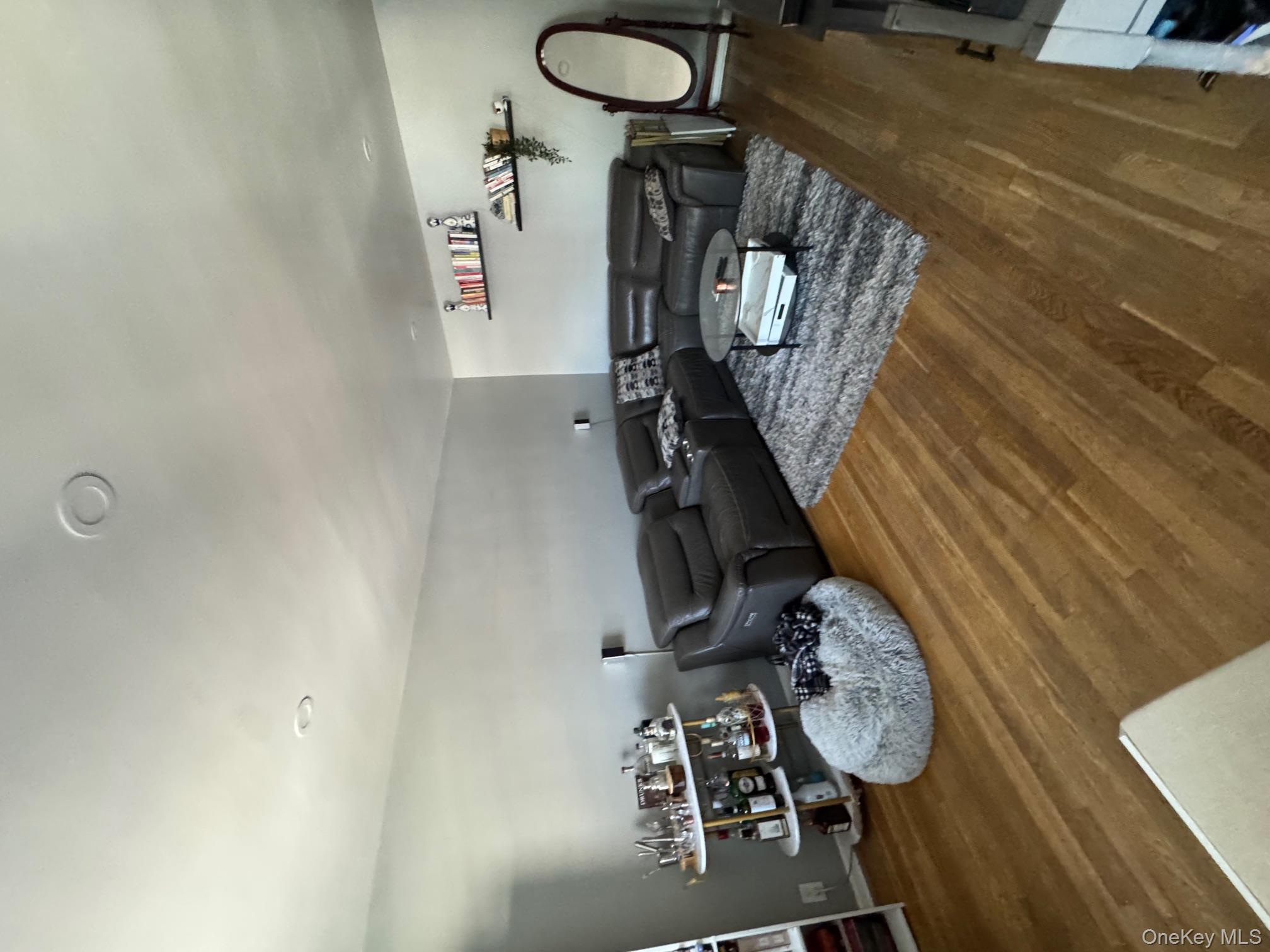 #7 photo, 2524 72nd Street, クイーンズ区 East Elmhurst , NY 11370