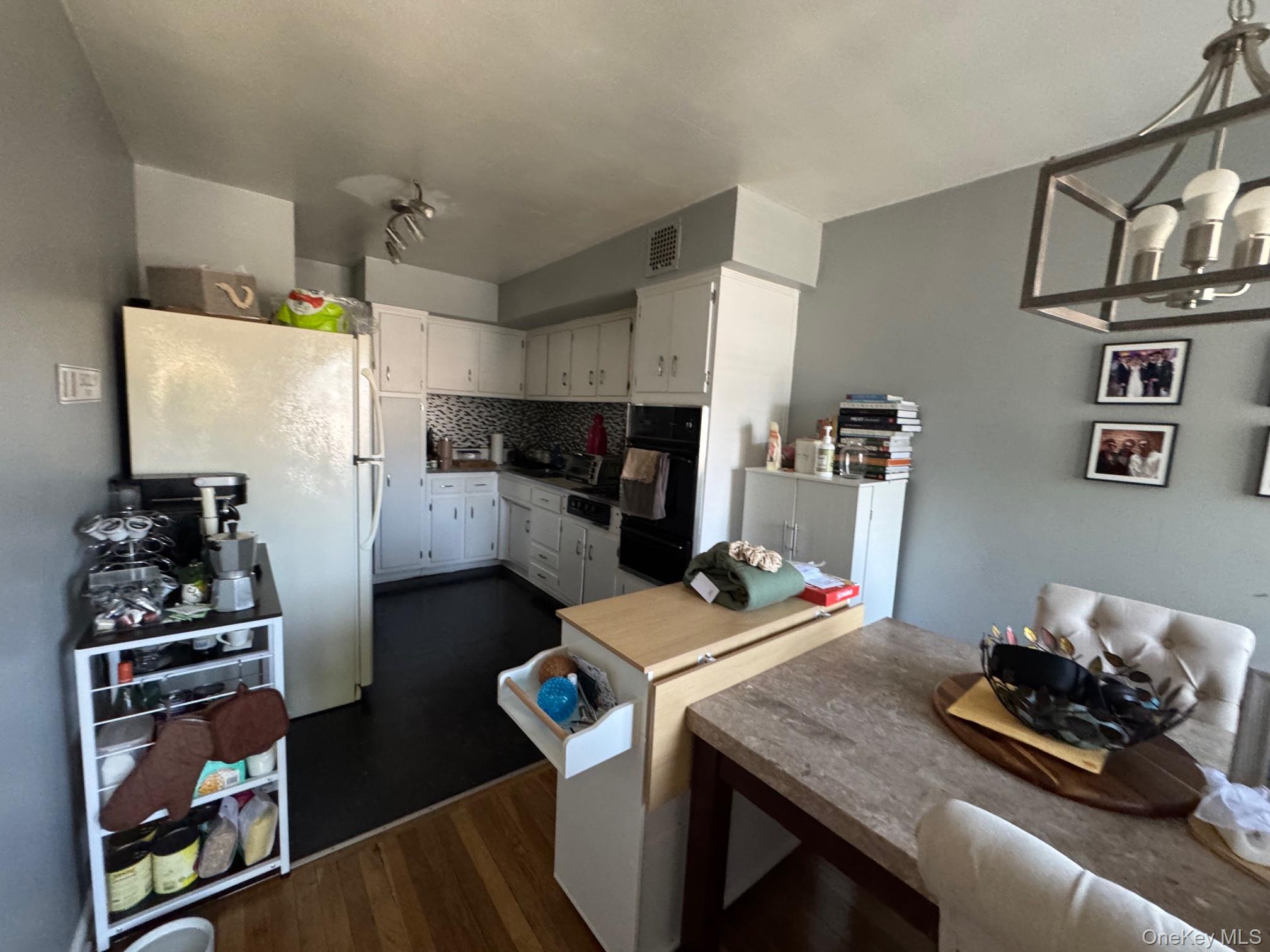 #8 photo, 2524 72nd Street, クイーンズ区 East Elmhurst , NY 11370