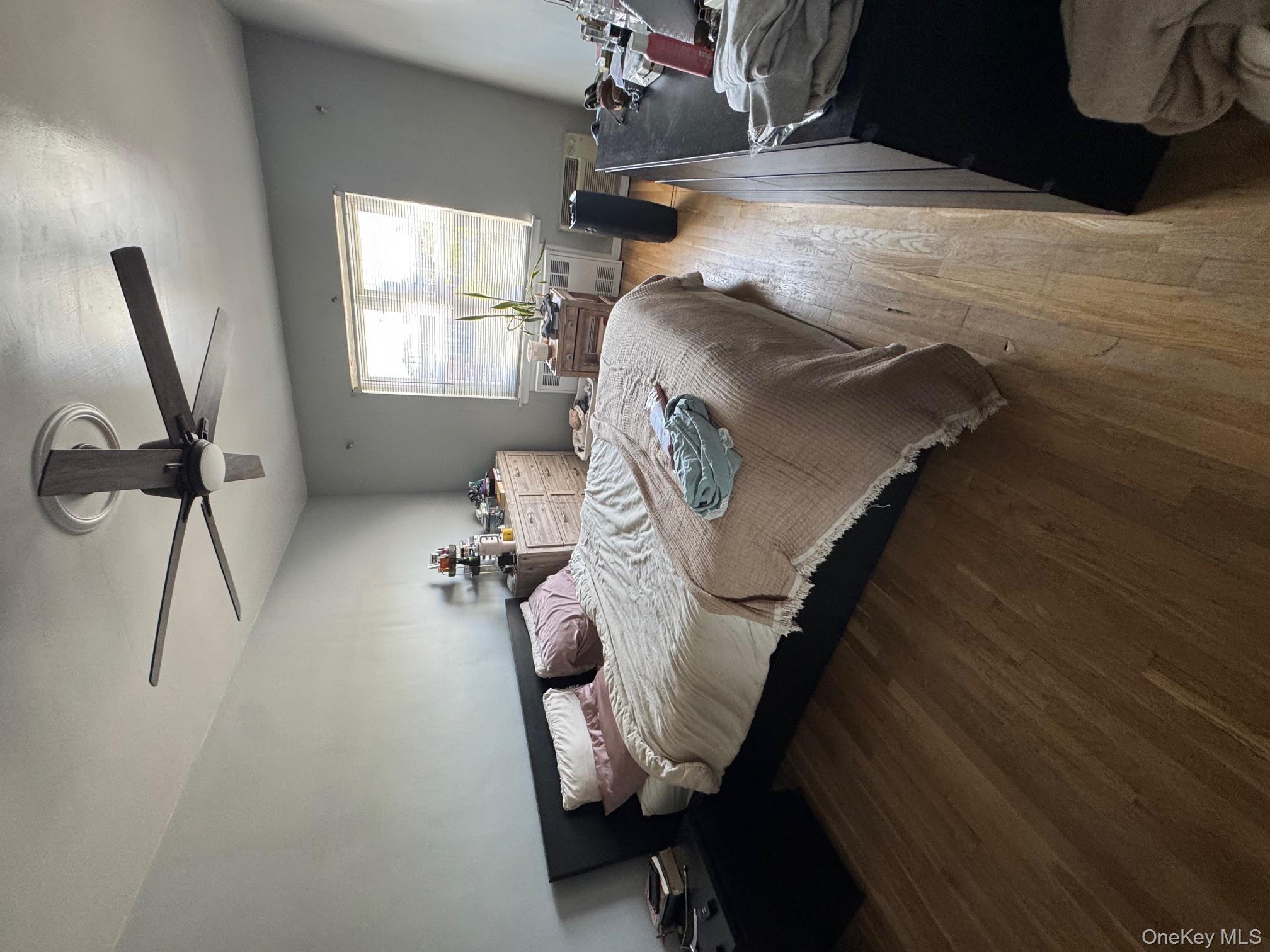 #9 photo, 2524 72nd Street, クイーンズ区 East Elmhurst , NY 11370