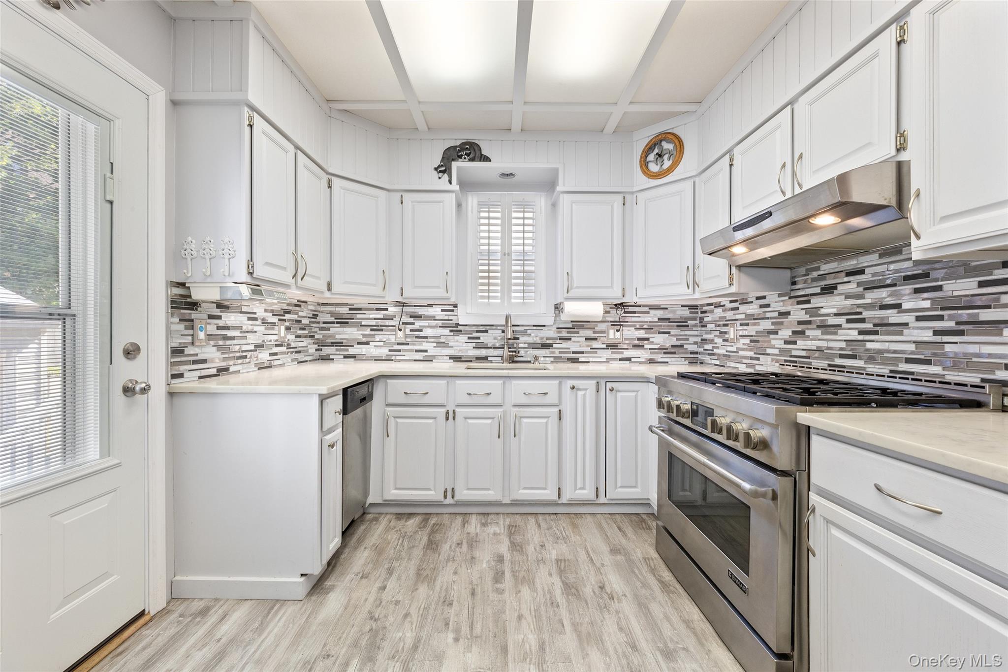 #13 photo, 1946 Tomlinson Avenue, ブロンクス区 Bronx , NY 10461