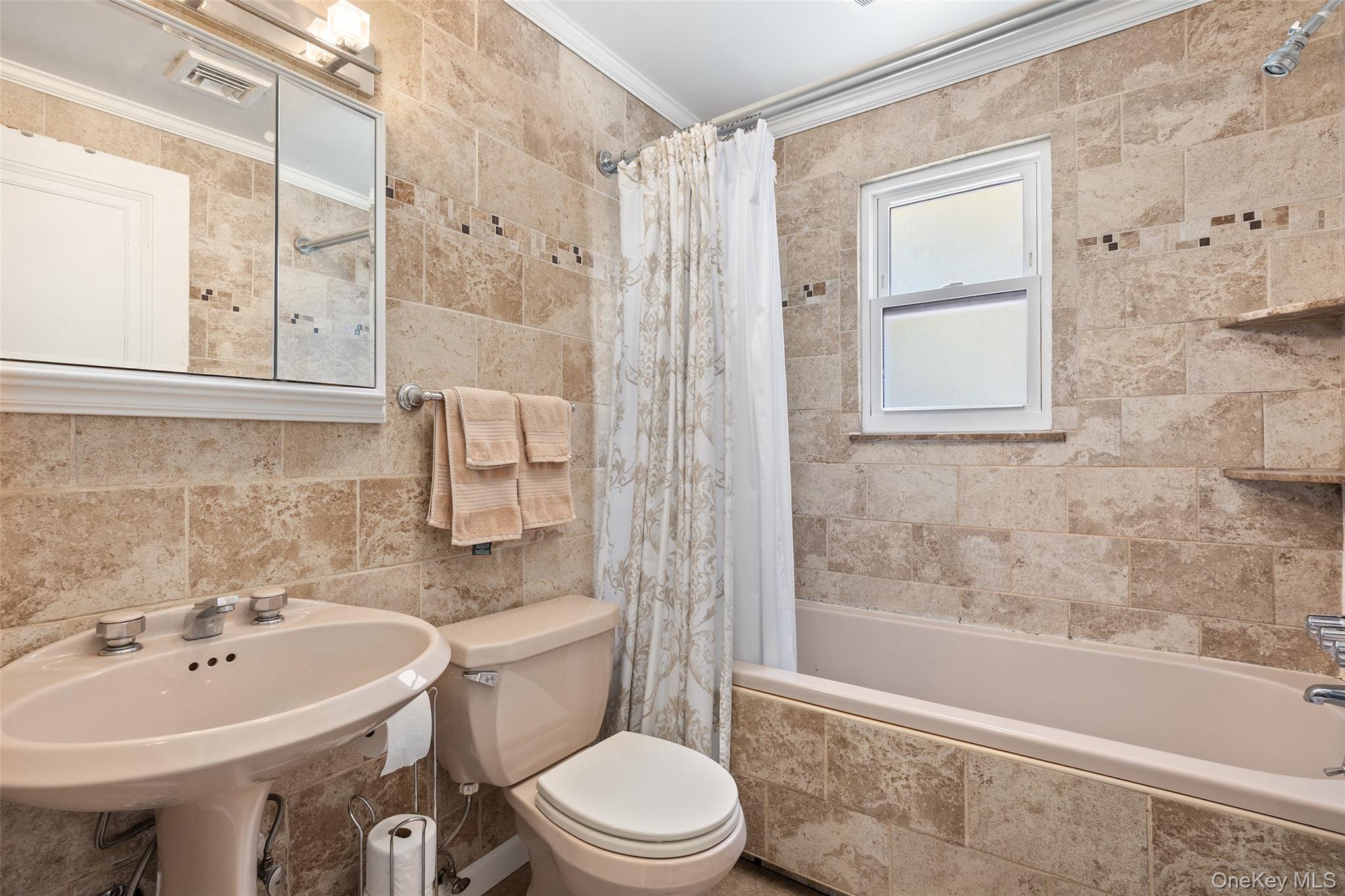 #16 photo, 1946 Tomlinson Avenue, ブロンクス区 Bronx , NY 10461