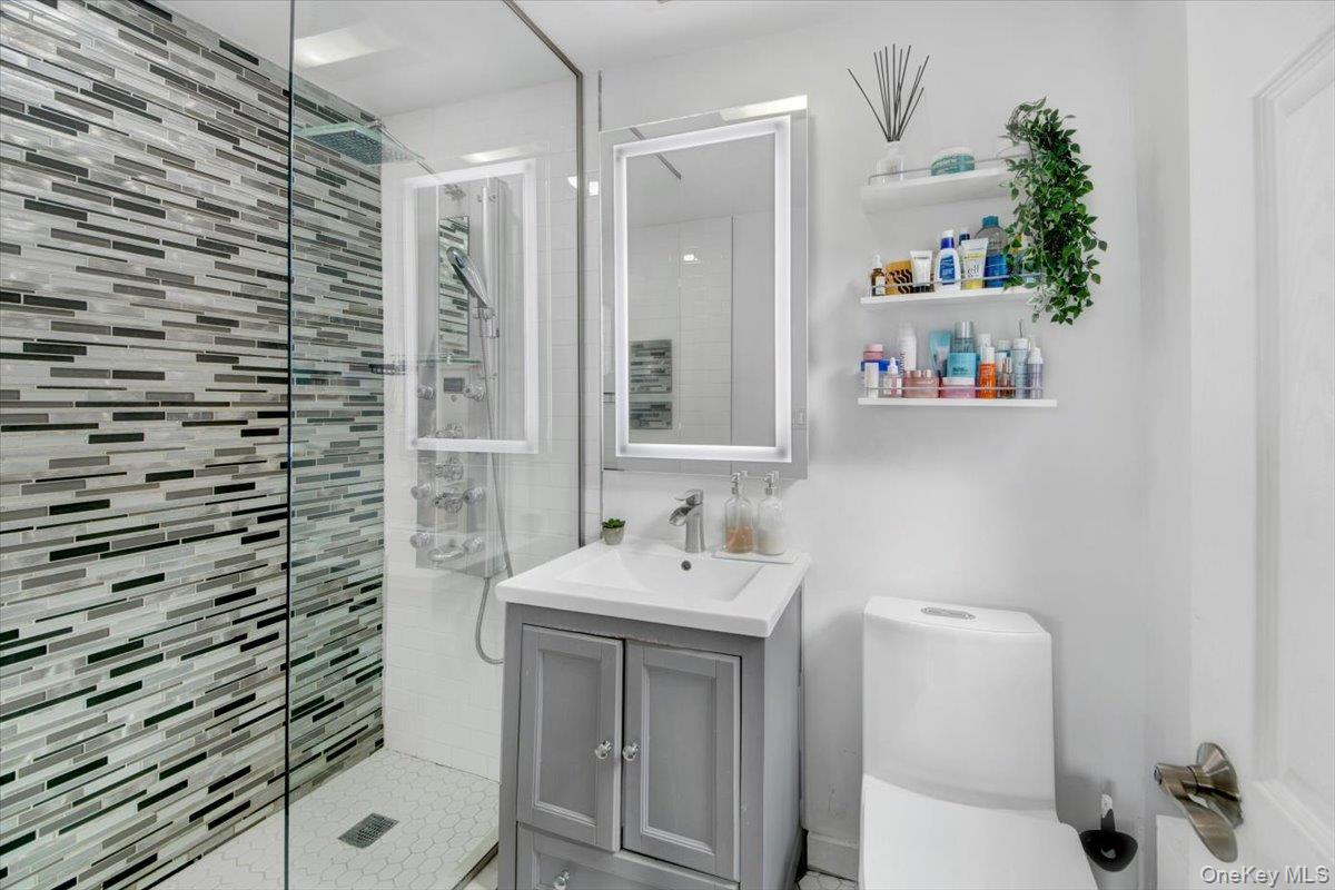 #19 photo, 610 Waring, ブロンクス区 Bronx , NY 10467