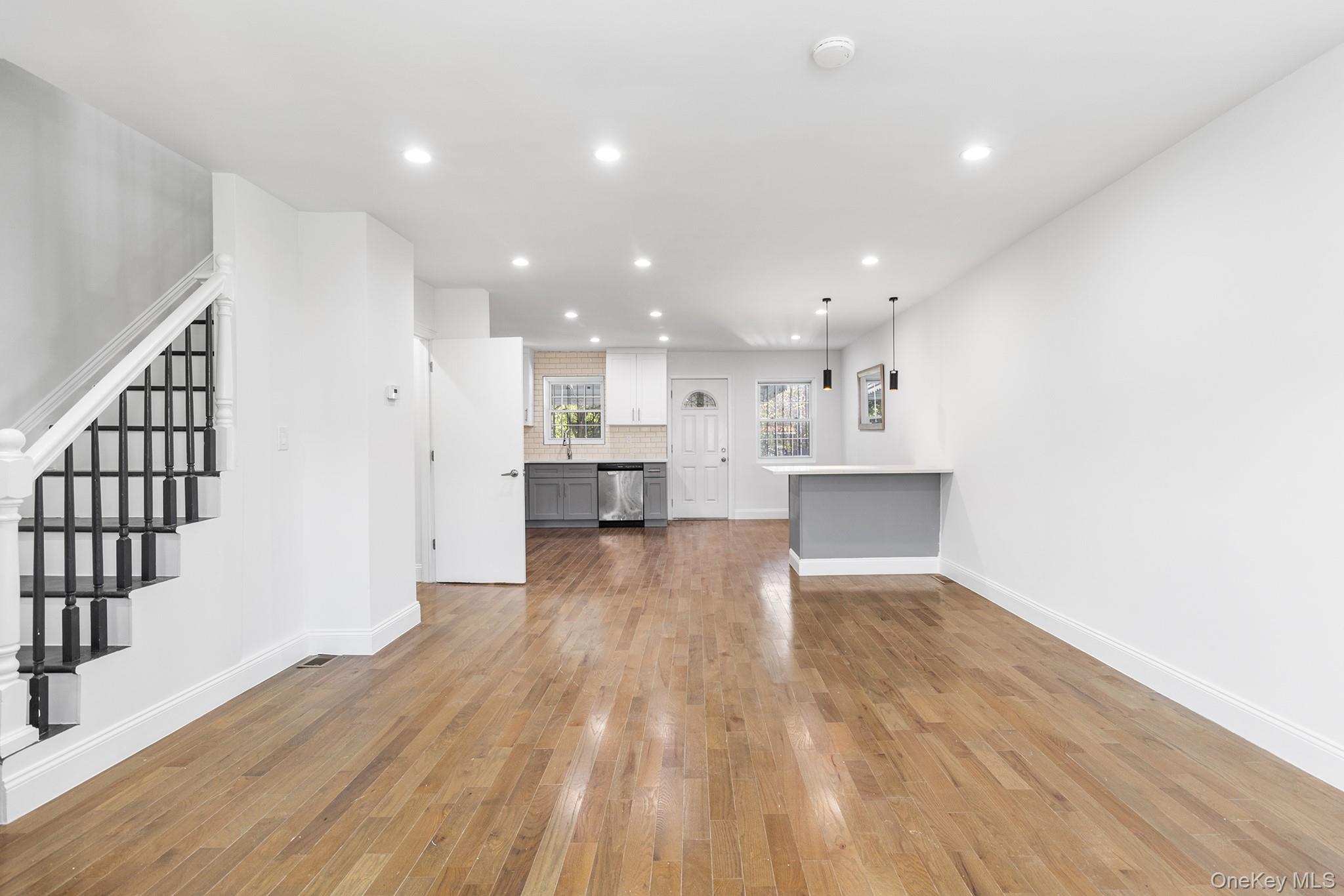 #13 photo, 836 E 221st Street, ブロンクス区 Bronx , NY 10467