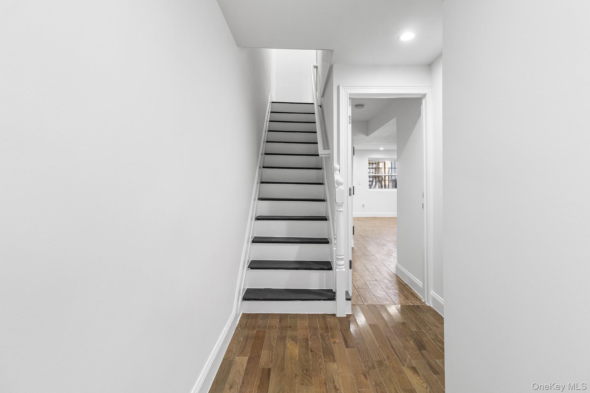 #3 photo, 836 E 221st Street, ブロンクス区 Bronx , NY 10467