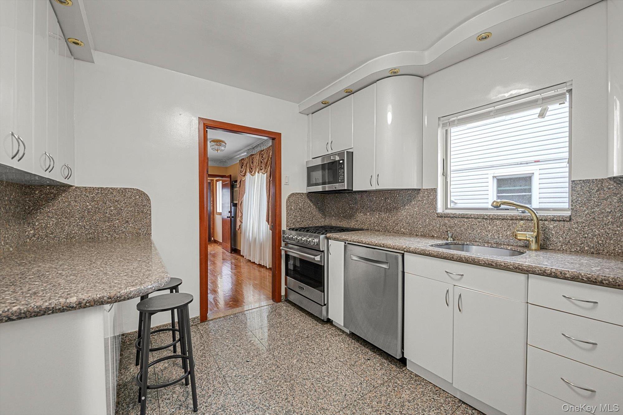 #8 photo, 85-66 188th Street, Hollis , NY 11423