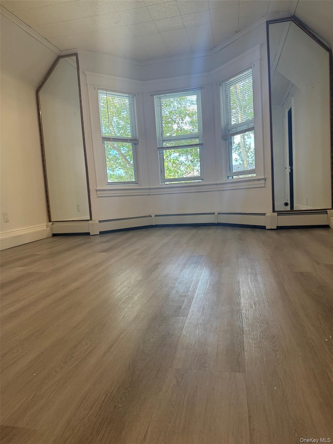 #1 photo, 85-63 87th Street, クイーンズ区 Woodhaven , NY 11421