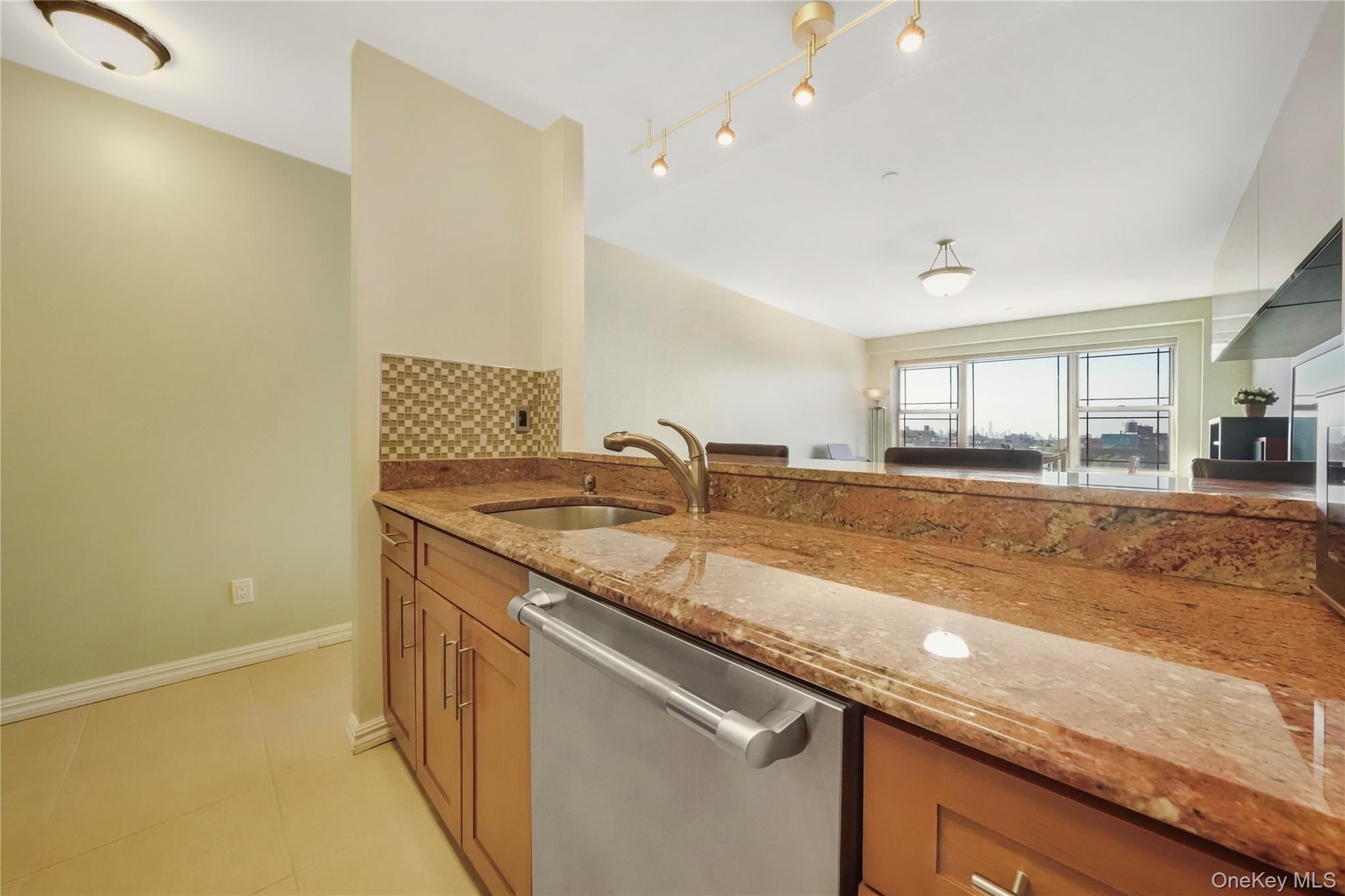 #6 photo, 40-40 75th Street, クイーンズ区 Jackson Heights , NY 11373