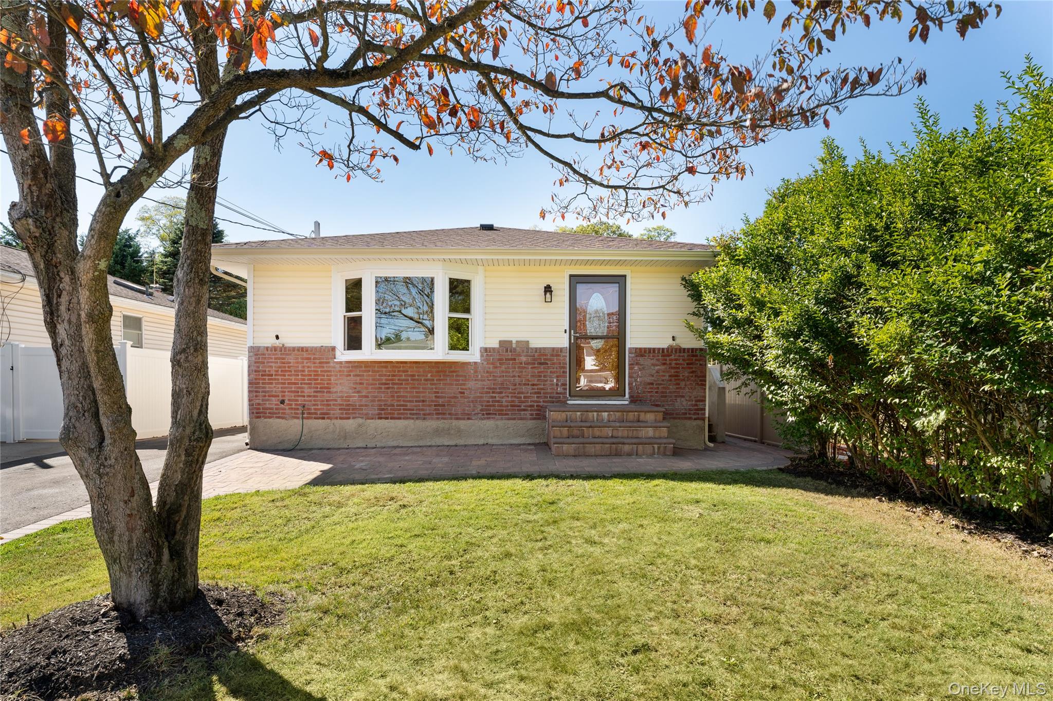 #1 photo, 6 Merle Place, सफ़ोक काउंटी Deer Park , NY 11729