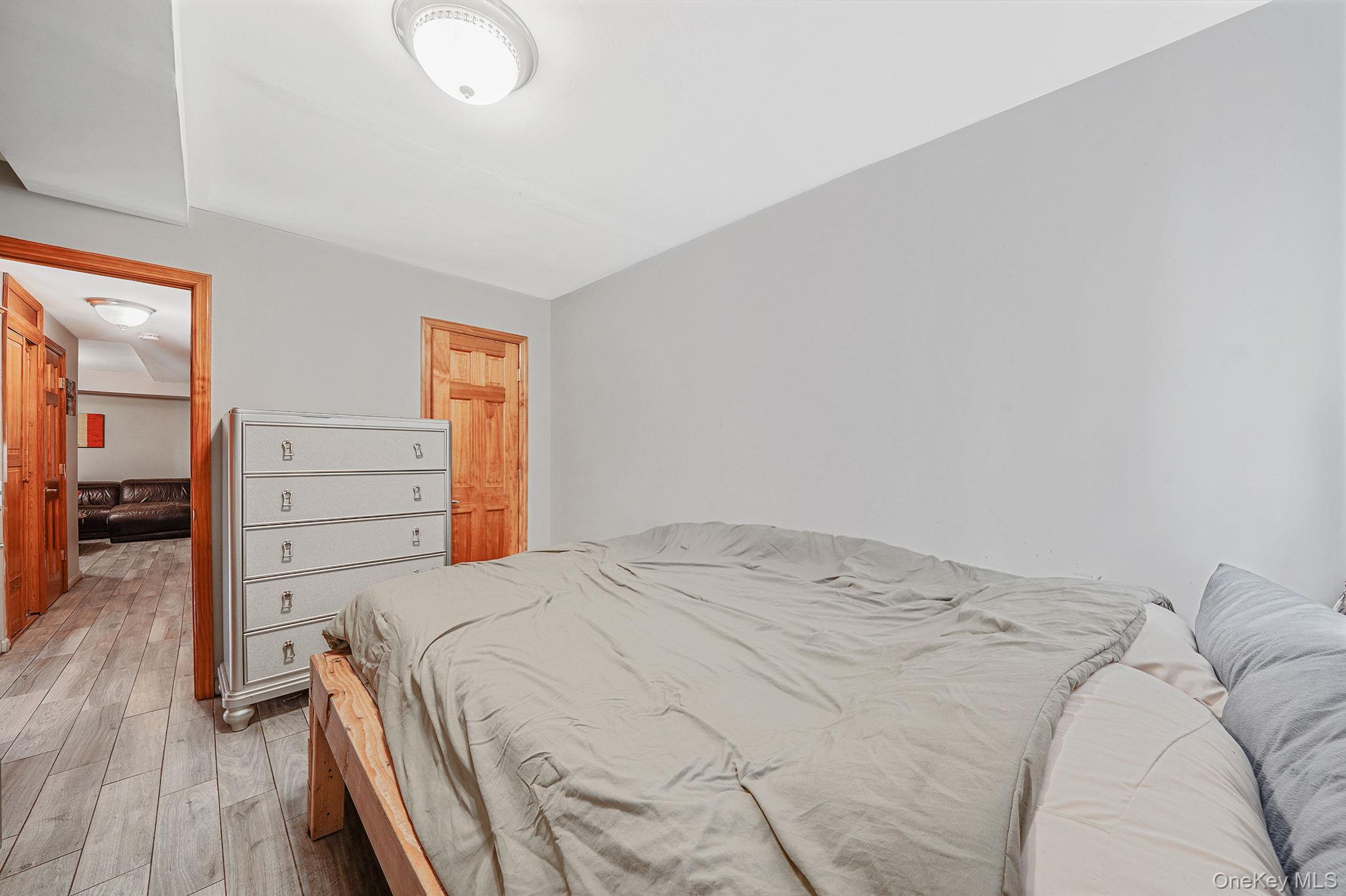 #12 photo, 9010 70th Drive, كوينز Forest Hills , NY 11375