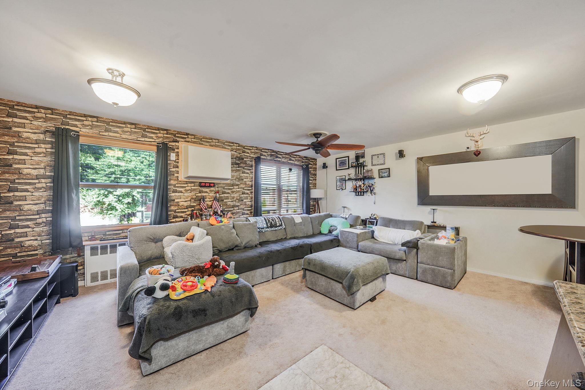 #18 photo, 9010 70th Drive, كوينز Forest Hills , NY 11375