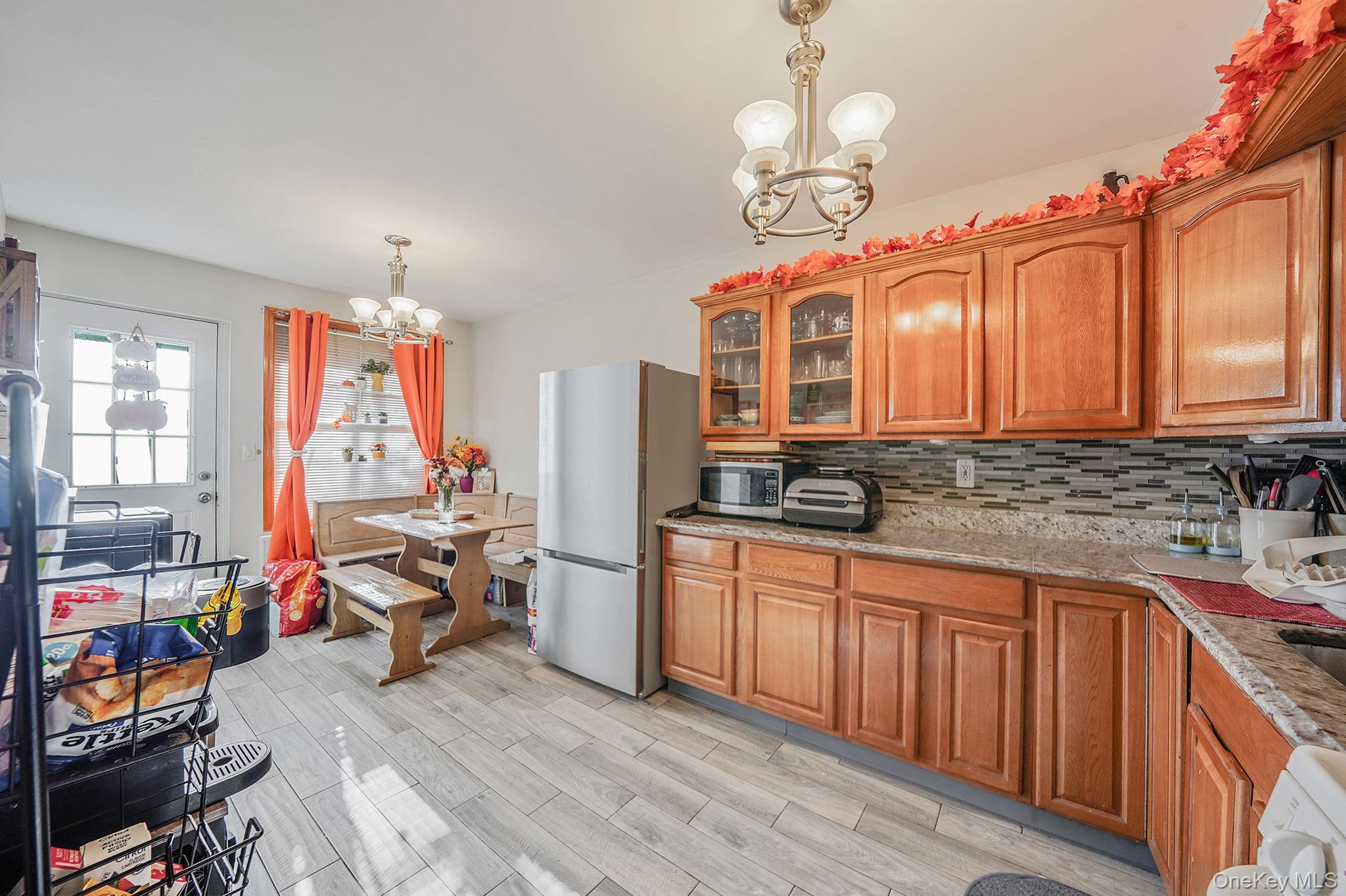 #7 photo, 9010 70th Drive, كوينز Forest Hills , NY 11375