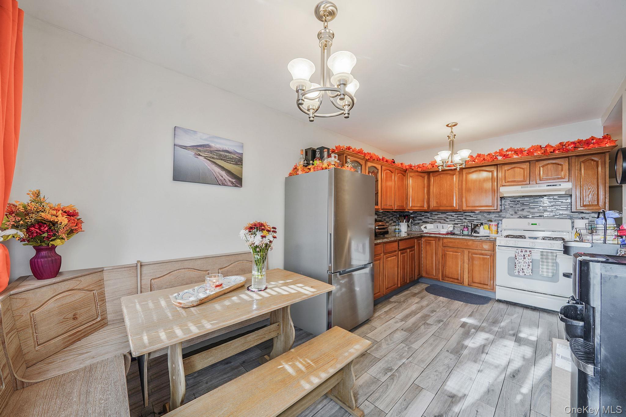 #9 photo, 9010 70th Drive, كوينز Forest Hills , NY 11375