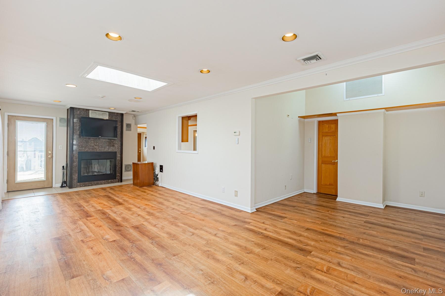 #5 photo, 97 Ocean Avenue, Bay Shore , NY 11706