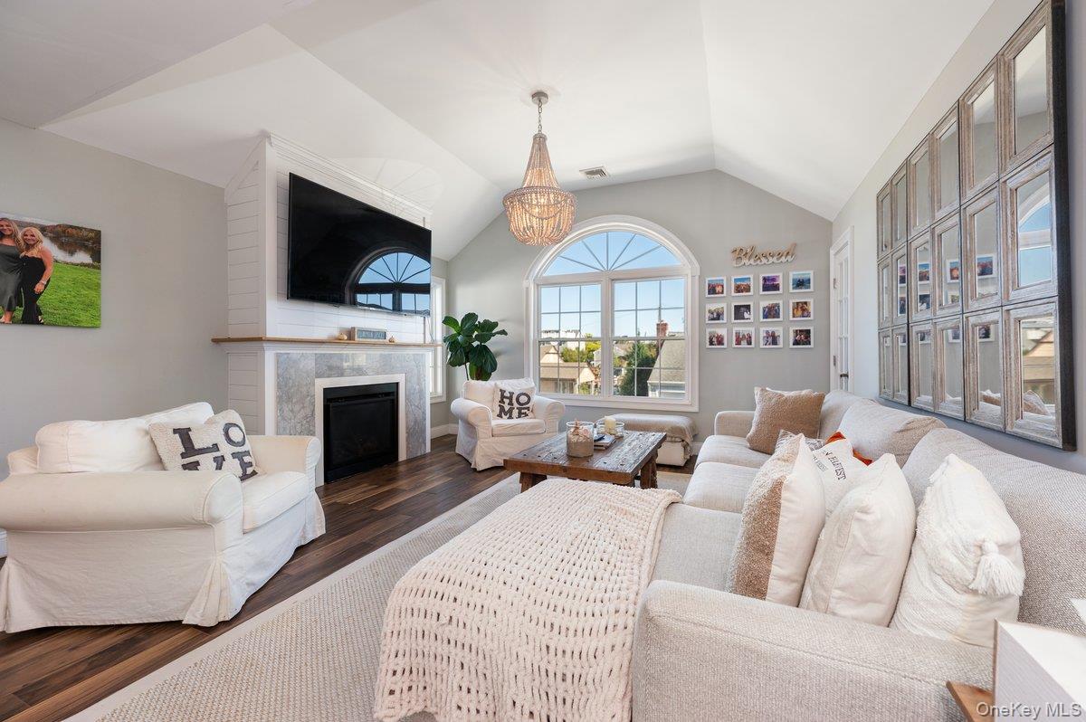 #3 photo, 79 Curley Street, ナッソー郡 Long Beach , NY 11561