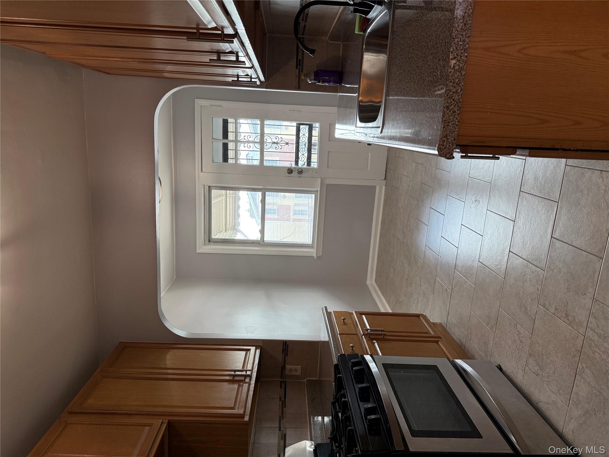 #4 photo, 3938 Amundson Avenue, Bronx , NY 10466