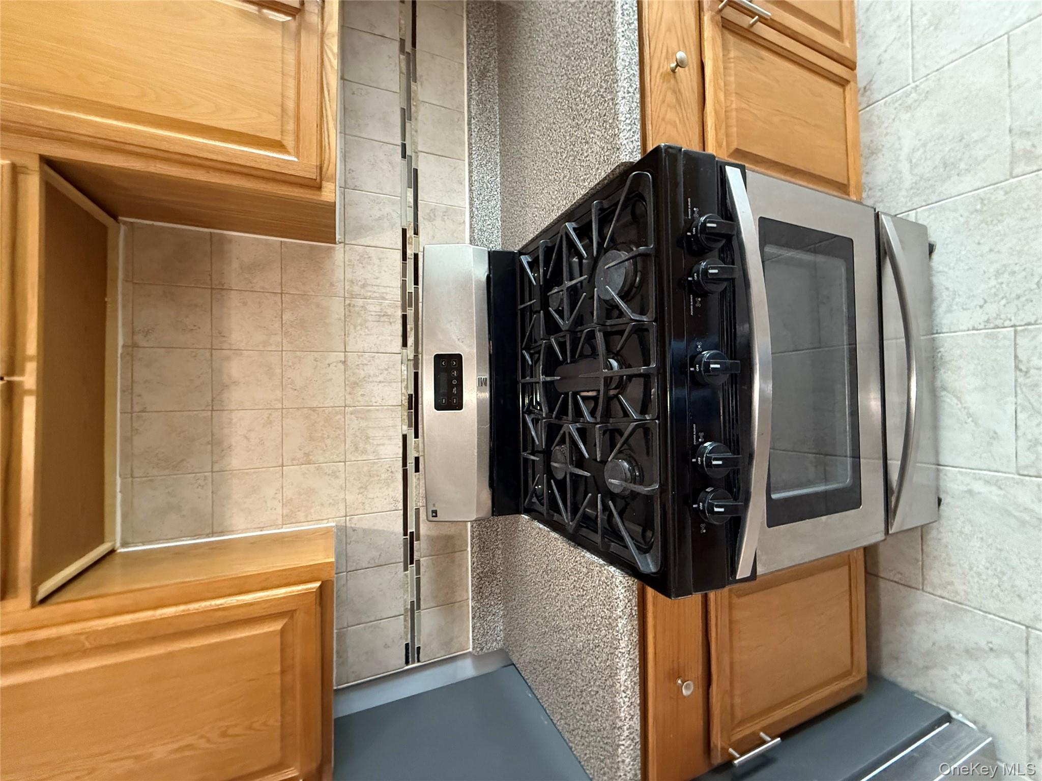 #6 photo, 3938 Amundson Avenue, Bronx , NY 10466