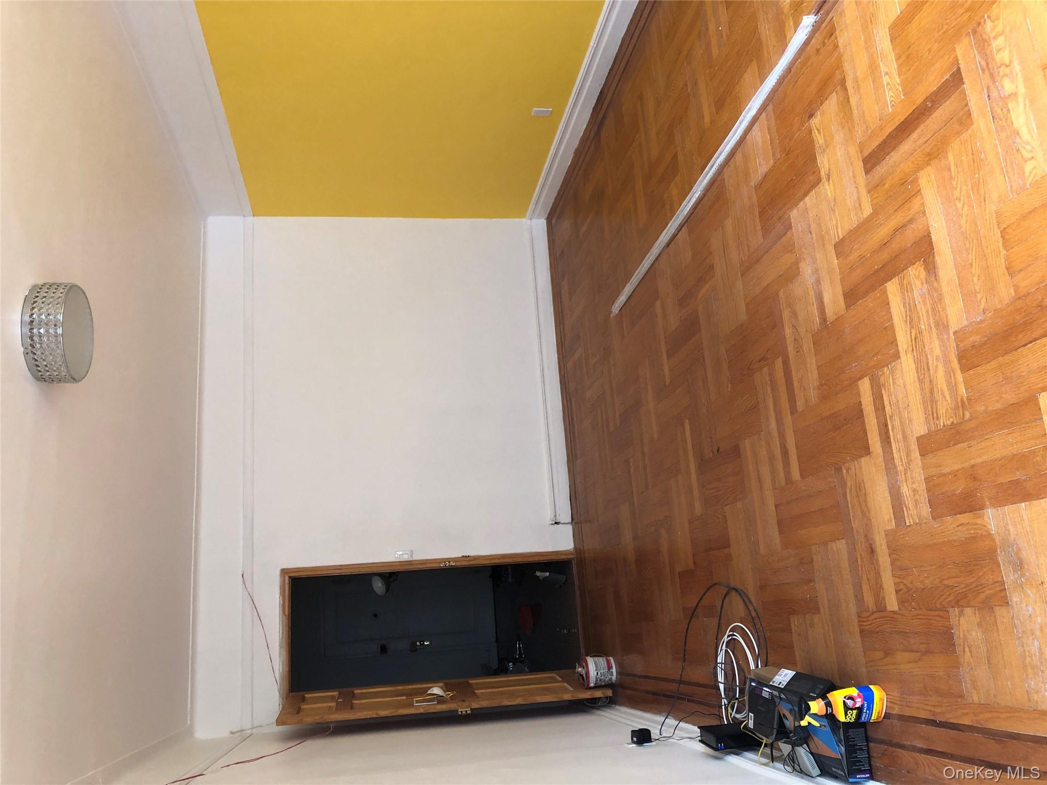 #10 photo, 88-11 Elmhurst Avenue, クイーンズ区 Elmhurst , NY 11373