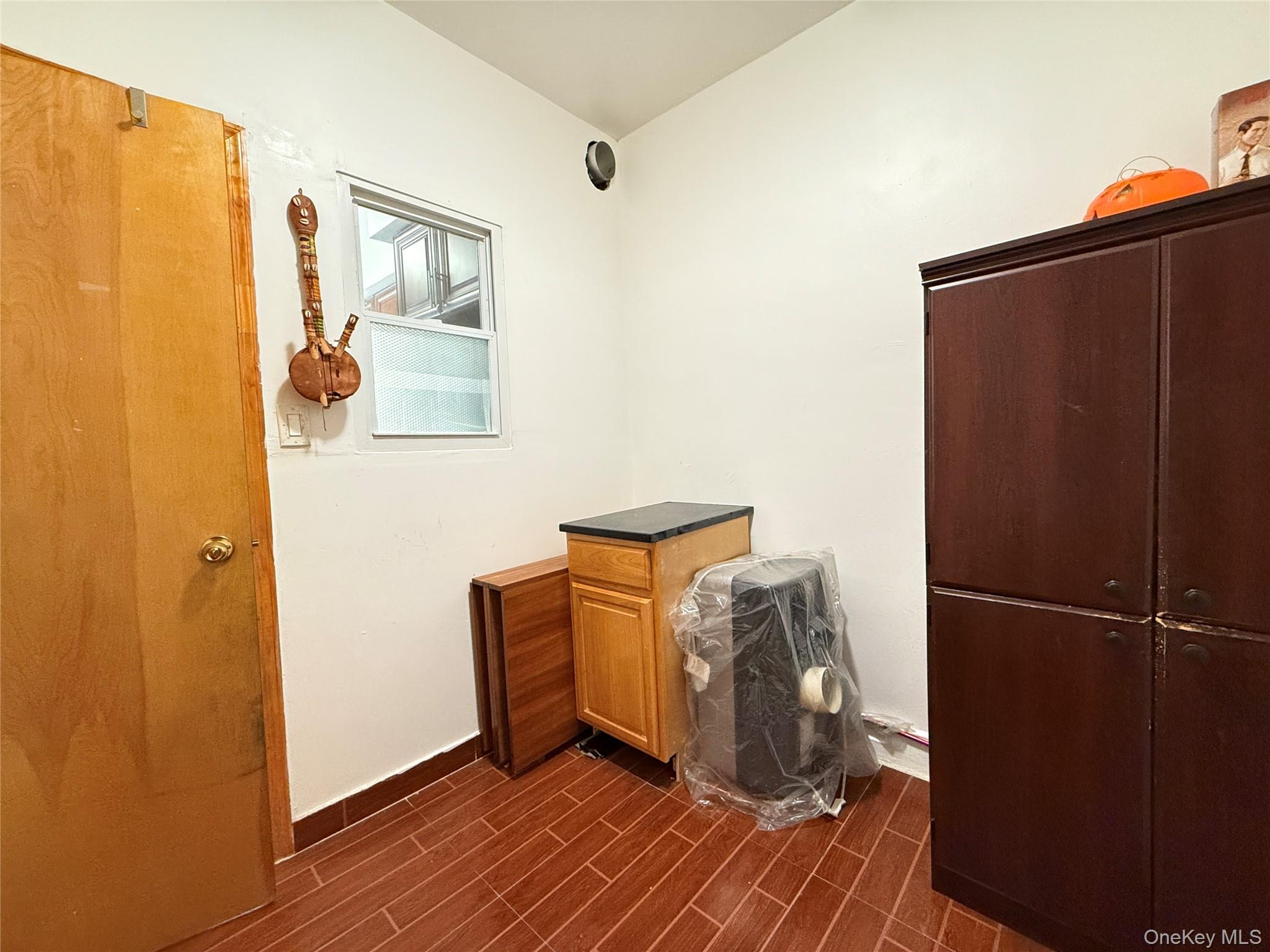 #15 photo, 88-11 Elmhurst Avenue, クイーンズ区 Elmhurst , NY 11373