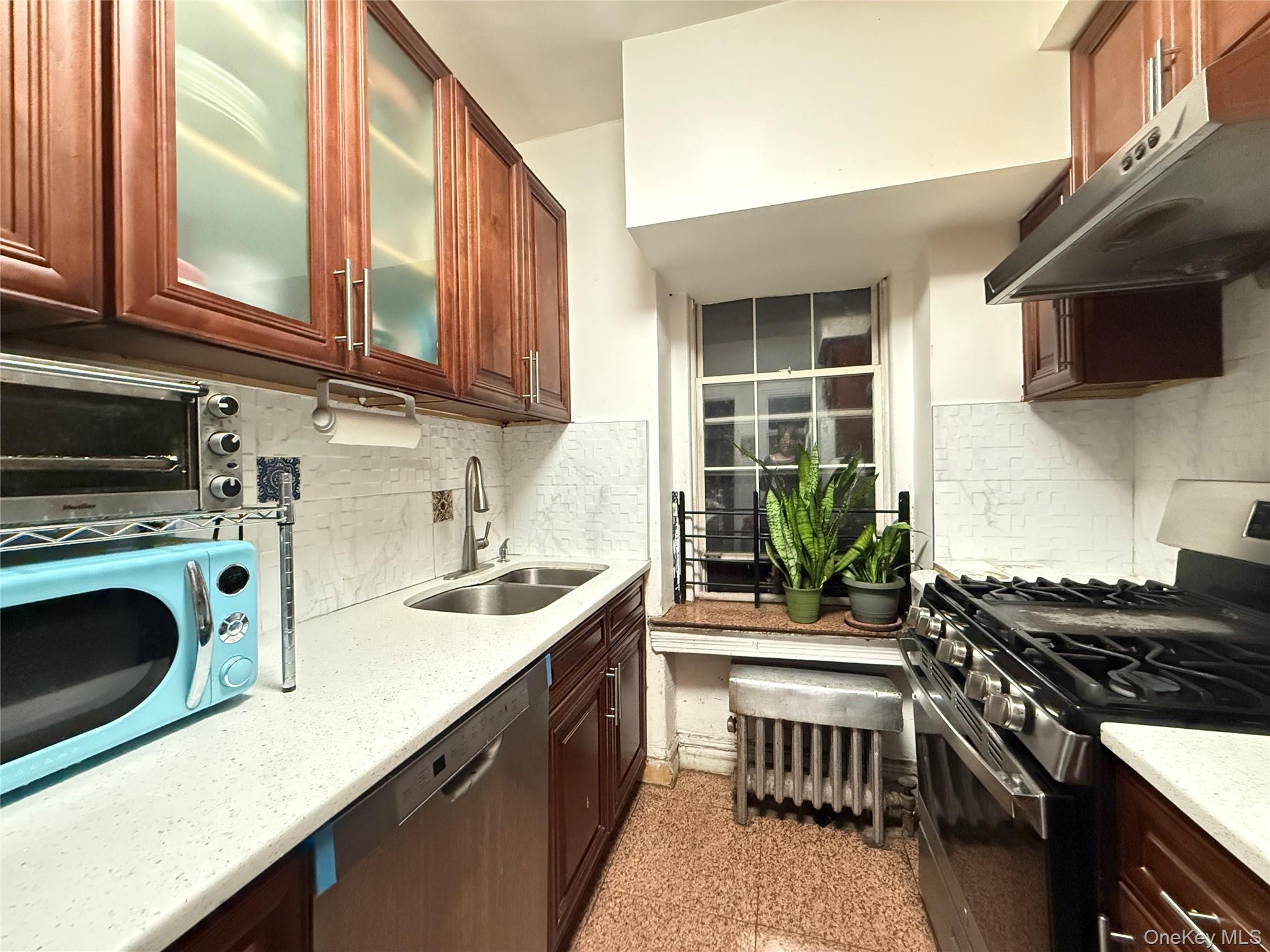 #4 photo, 88-11 Elmhurst Avenue, クイーンズ区 Elmhurst , NY 11373