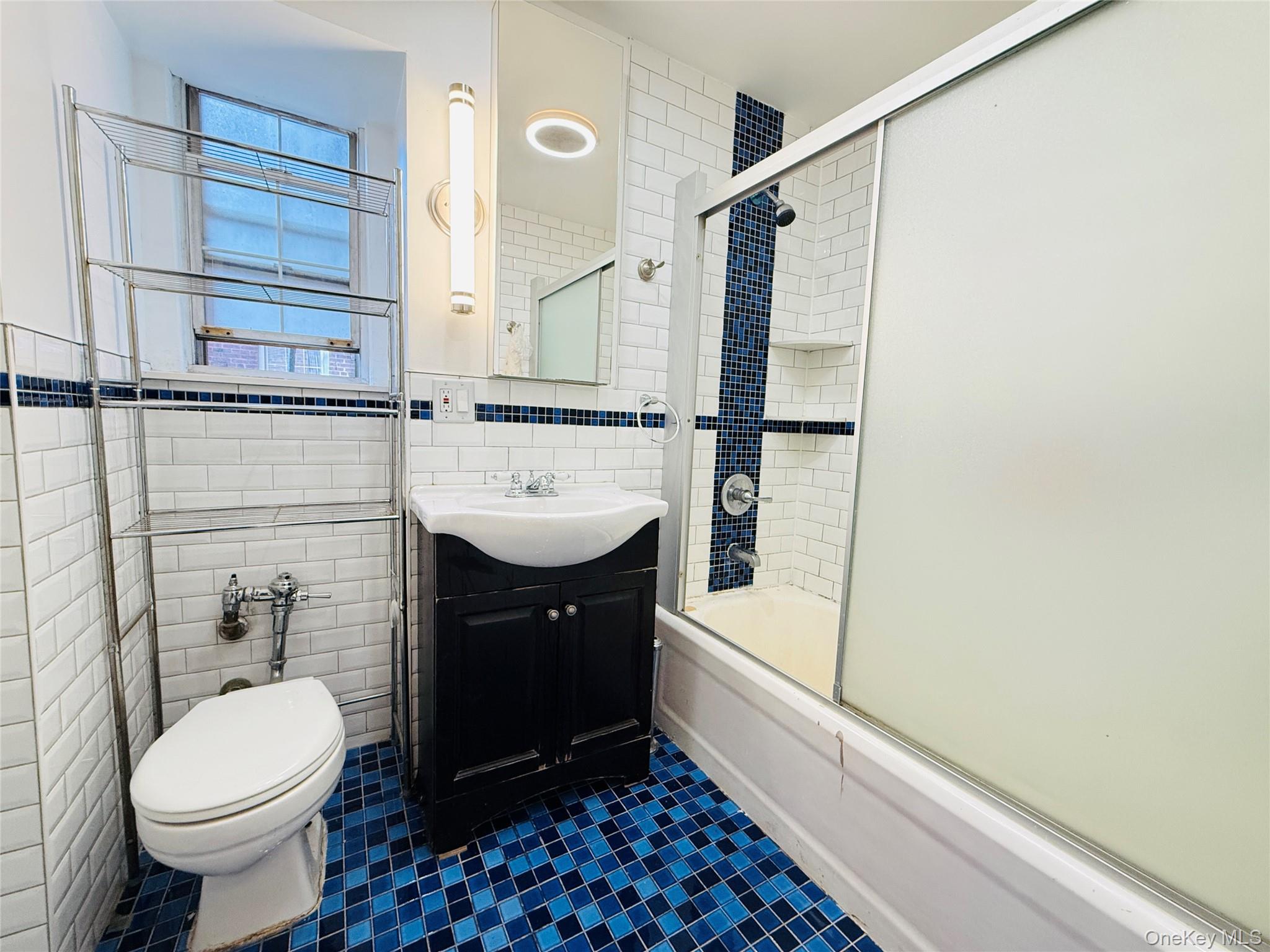 #6 photo, 88-11 Elmhurst Avenue, クイーンズ区 Elmhurst , NY 11373