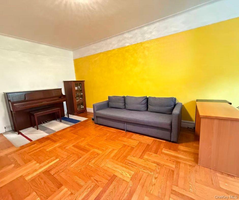 #7 photo, 88-11 Elmhurst Avenue, クイーンズ区 Elmhurst , NY 11373