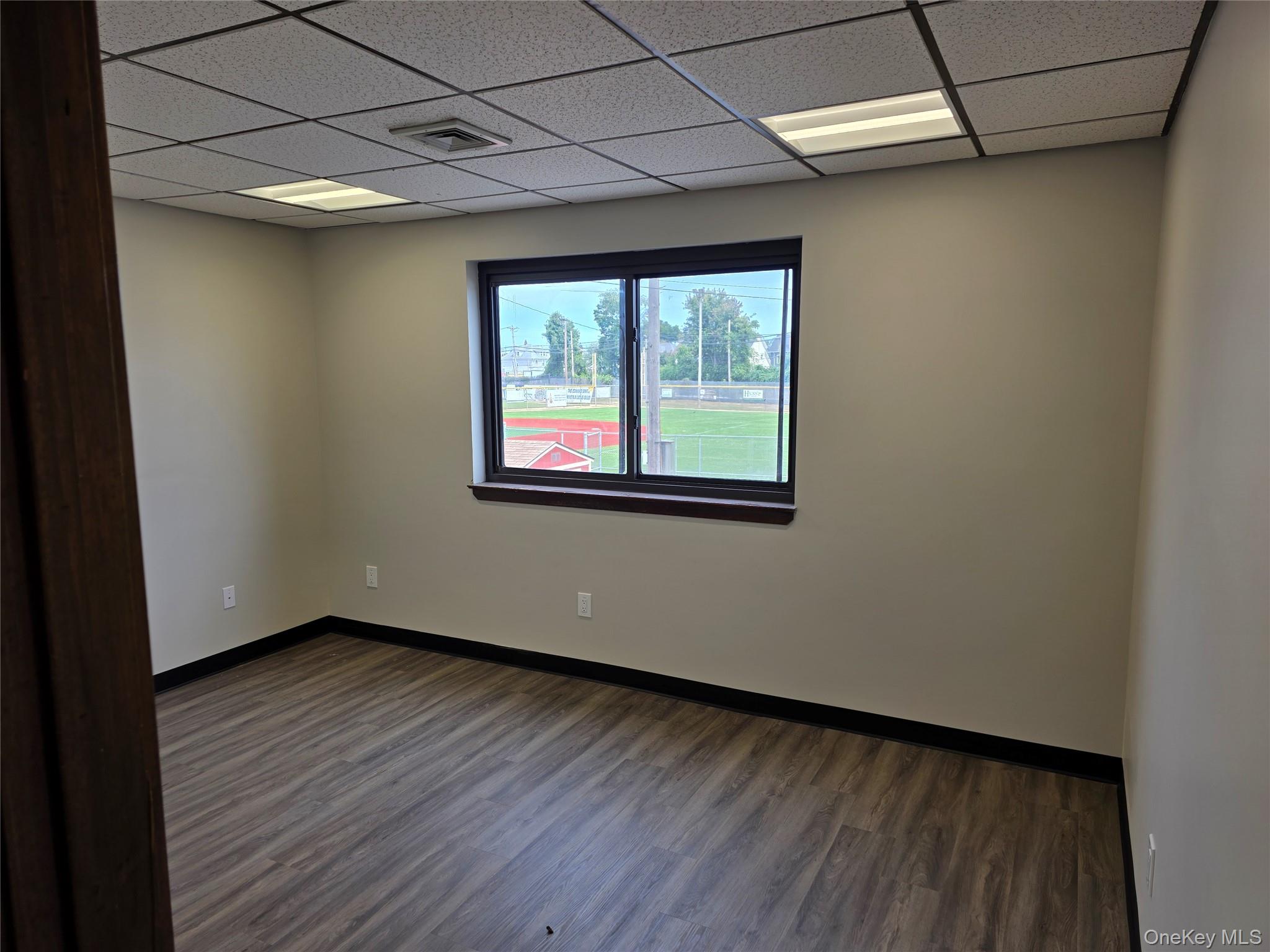 #2 photo, 98-100 Willis Avenue, ナッソー郡 Mineola , NY 11501