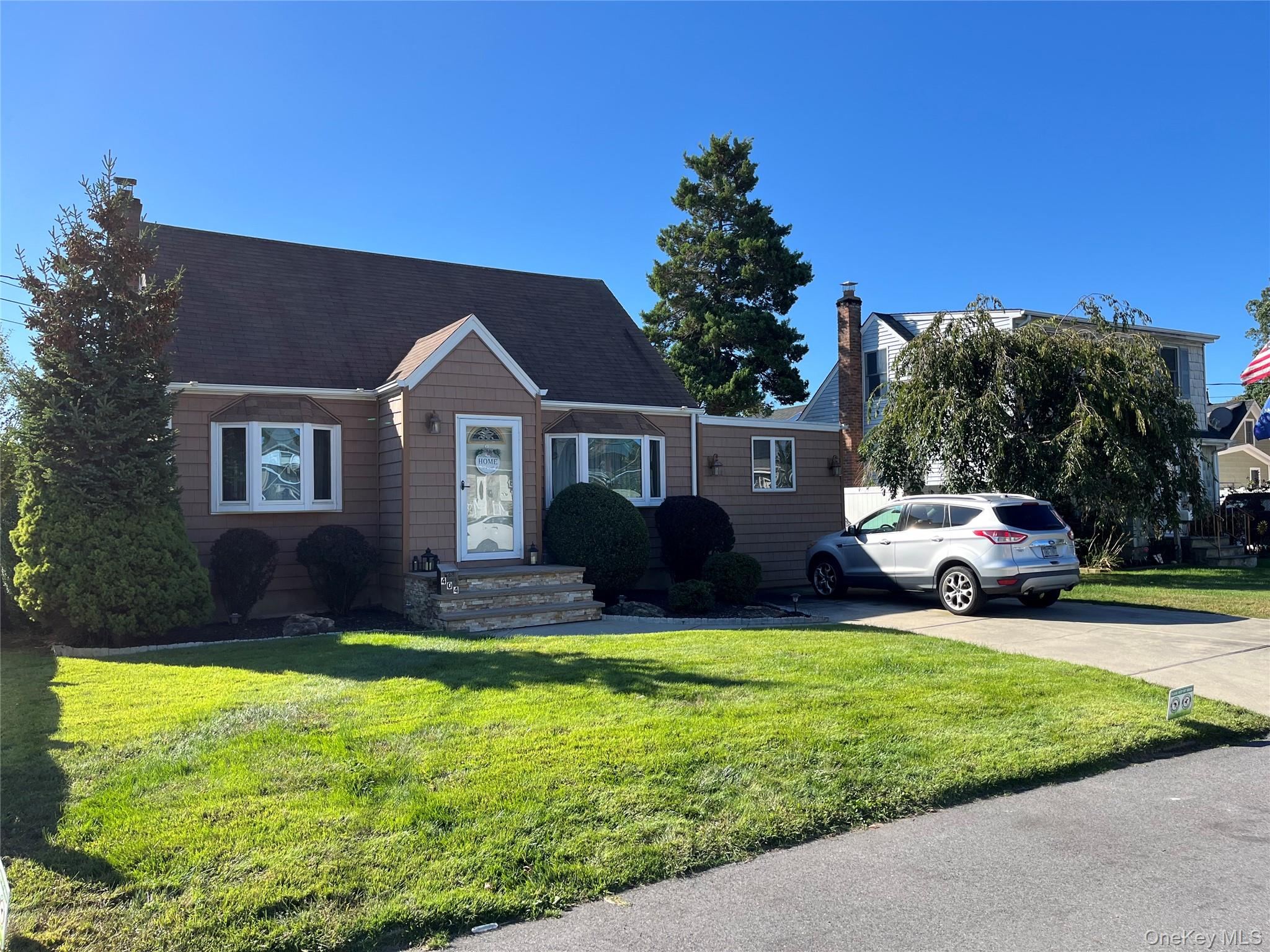 #1 photo, 404 Kensington Court, サフォーク郡 Copiague , NY 11726