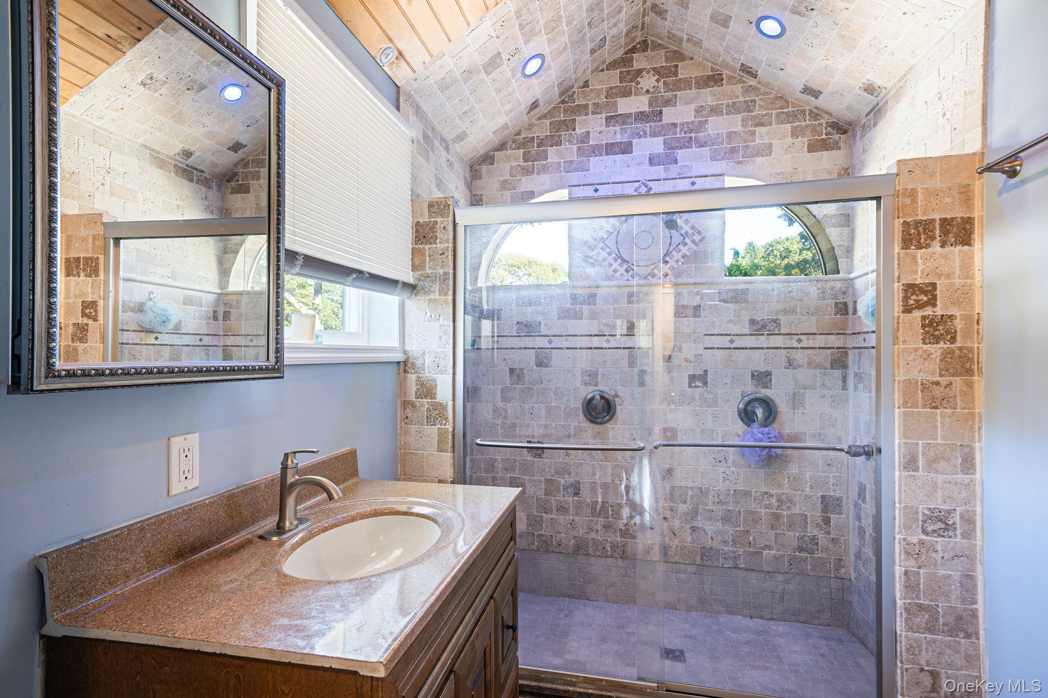 #20 photo, 7 Albermarle Avenue, サフォーク郡 Holtsville , NY 11742