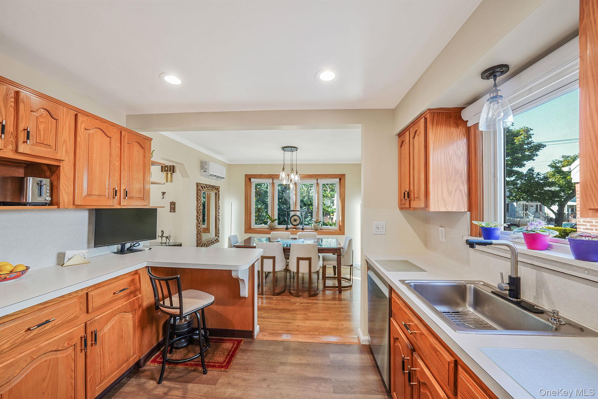 #11 photo, 8133 260th Street, クイーンズ区 Glen Oaks , NY 11004