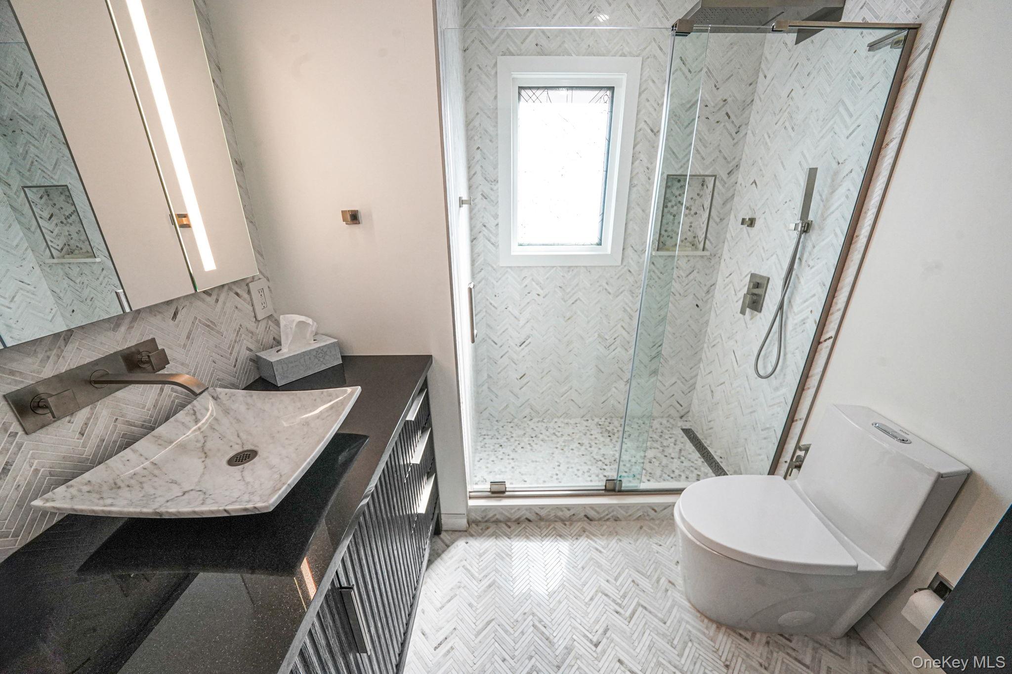 #14 photo, 8133 260th Street, クイーンズ区 Glen Oaks , NY 11004