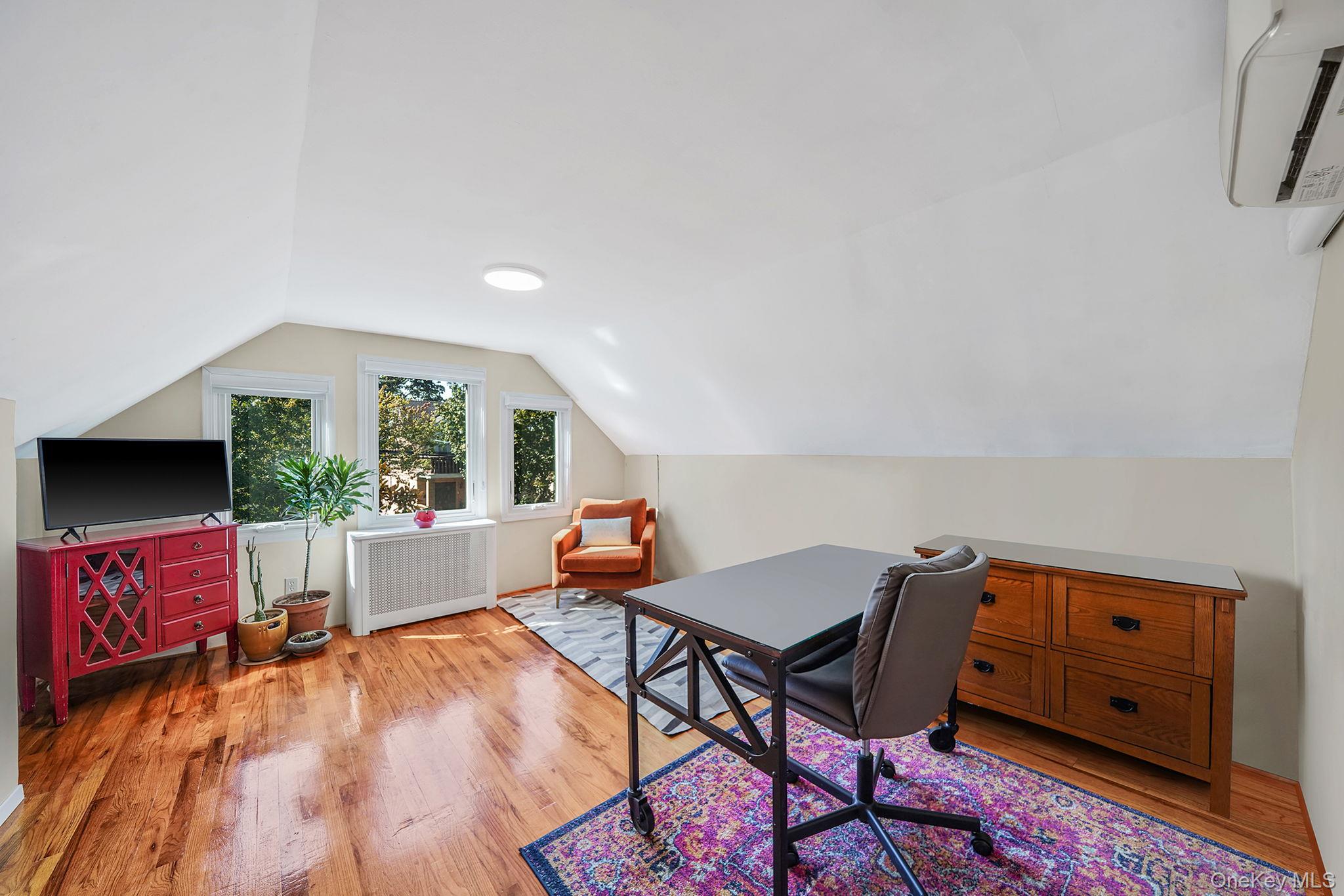 #17 photo, 8133 260th Street, クイーンズ区 Glen Oaks , NY 11004