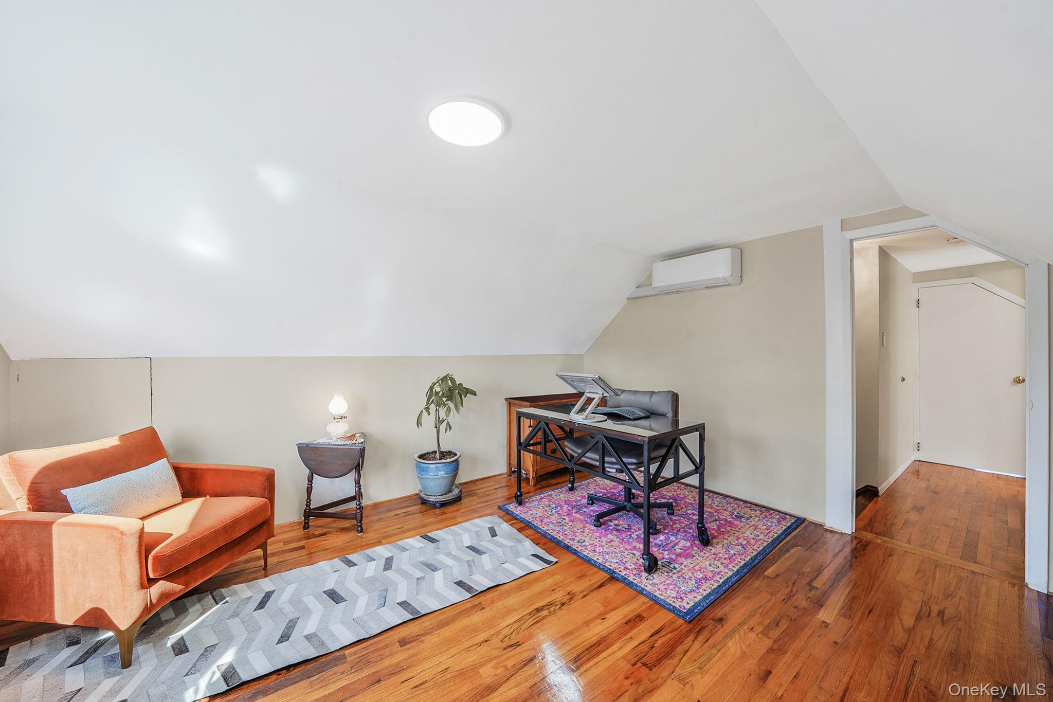 #18 photo, 8133 260th Street, クイーンズ区 Glen Oaks , NY 11004