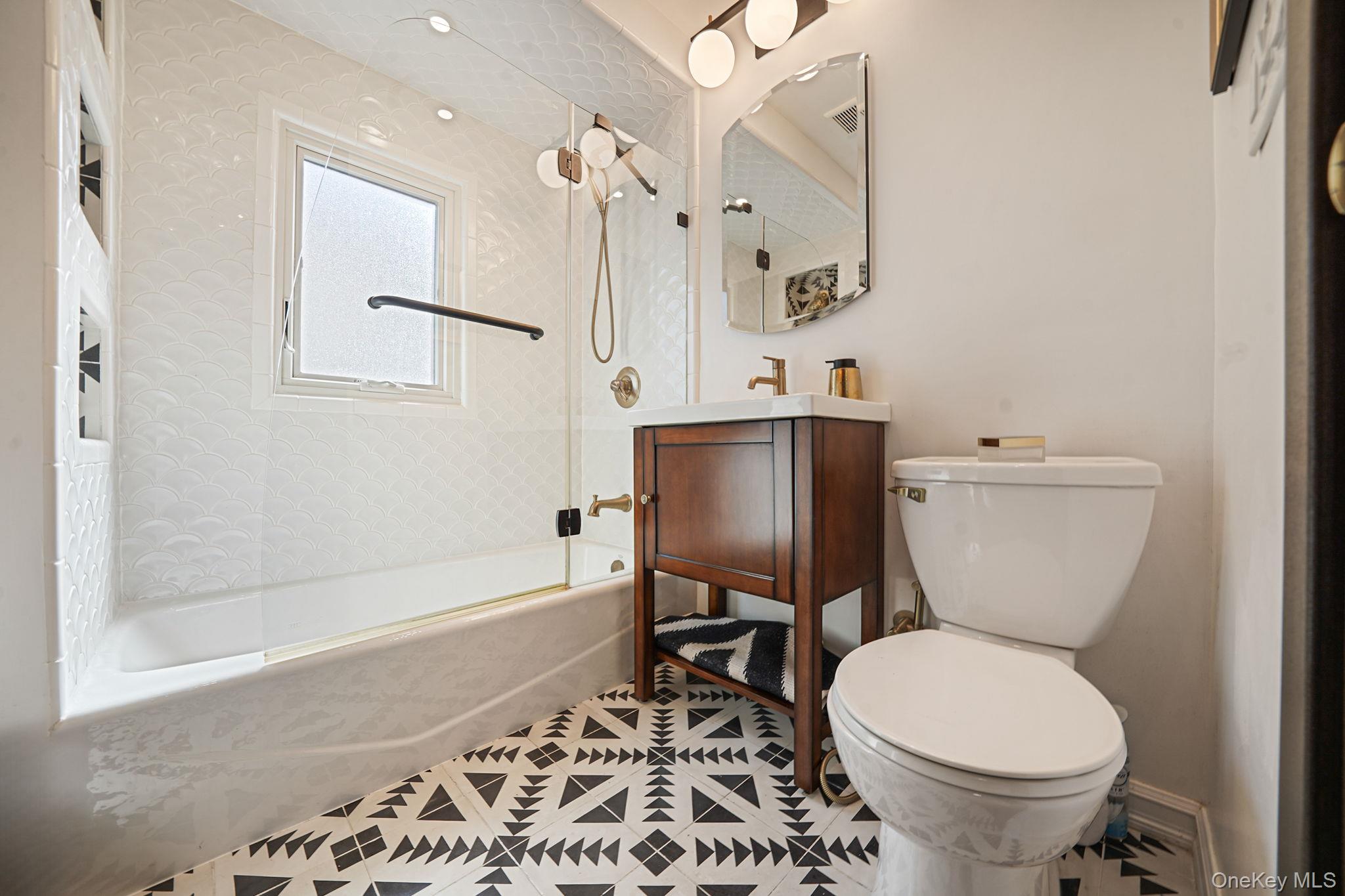 #20 photo, 8133 260th Street, クイーンズ区 Glen Oaks , NY 11004