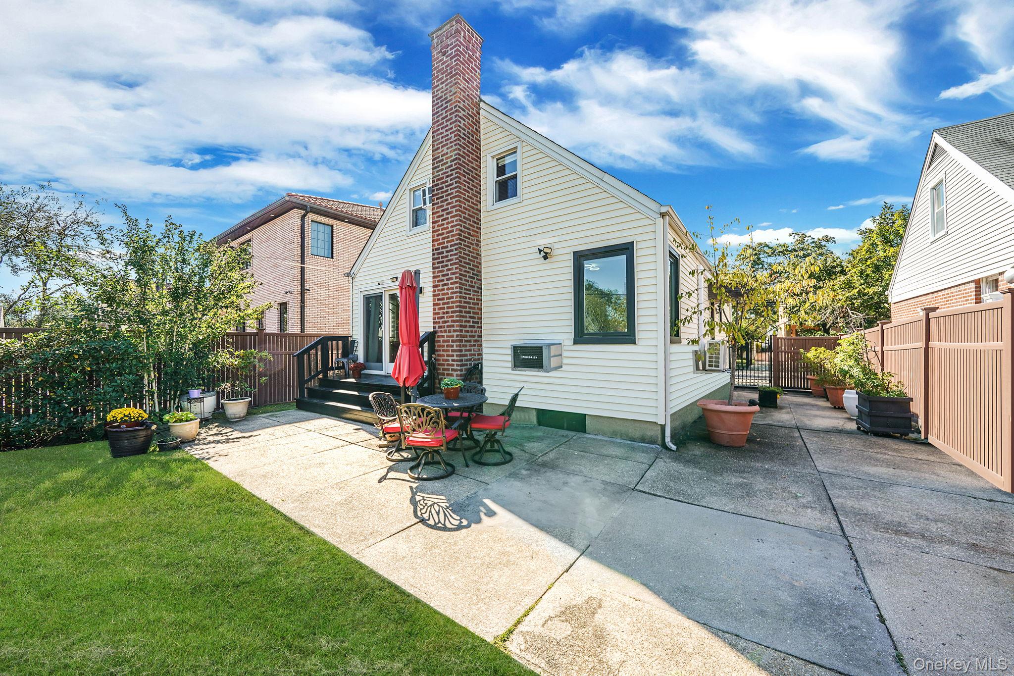 #4 photo, 8133 260th Street, クイーンズ区 Glen Oaks , NY 11004