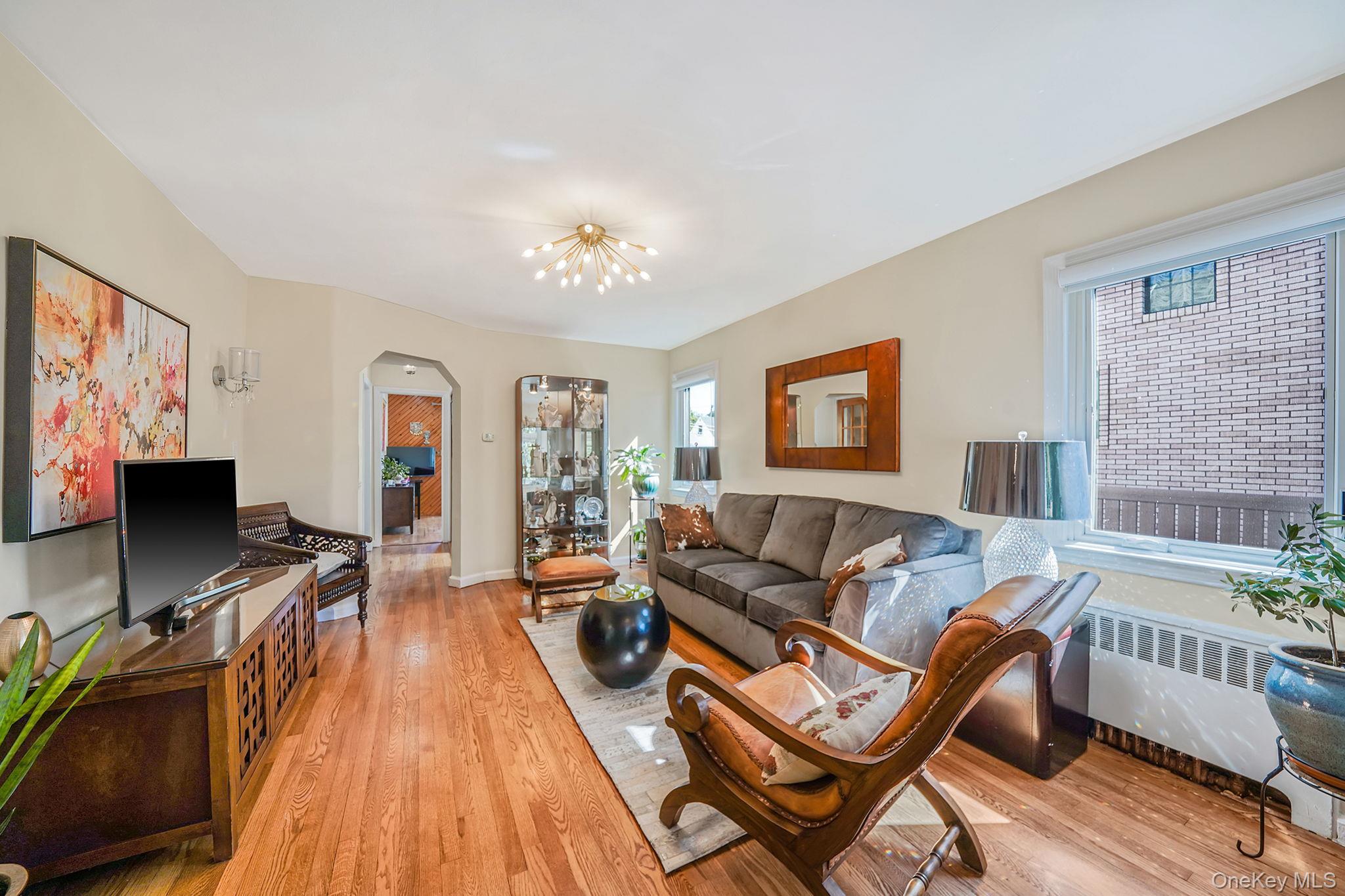 #6 photo, 8133 260th Street, クイーンズ区 Glen Oaks , NY 11004