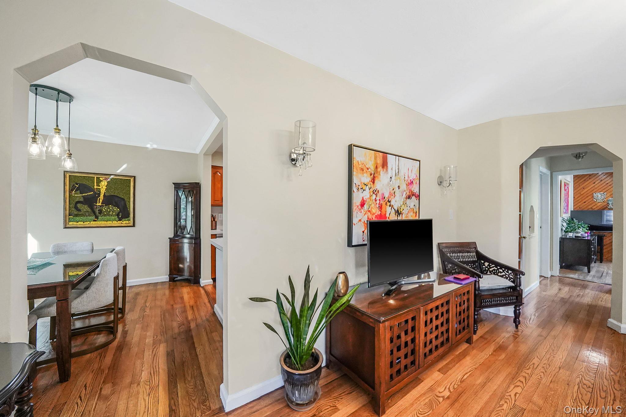 #7 photo, 8133 260th Street, クイーンズ区 Glen Oaks , NY 11004