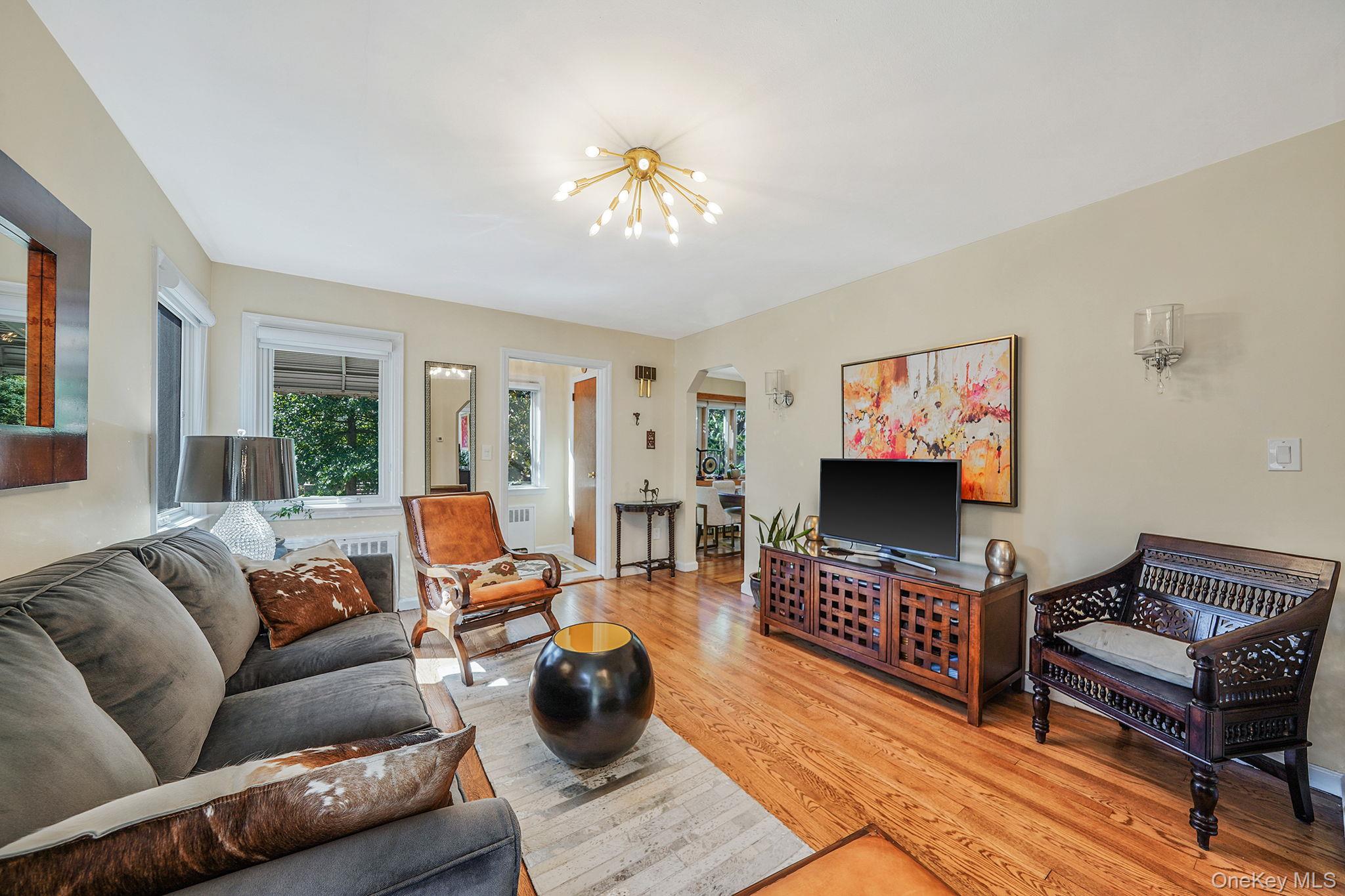 #8 photo, 8133 260th Street, クイーンズ区 Glen Oaks , NY 11004